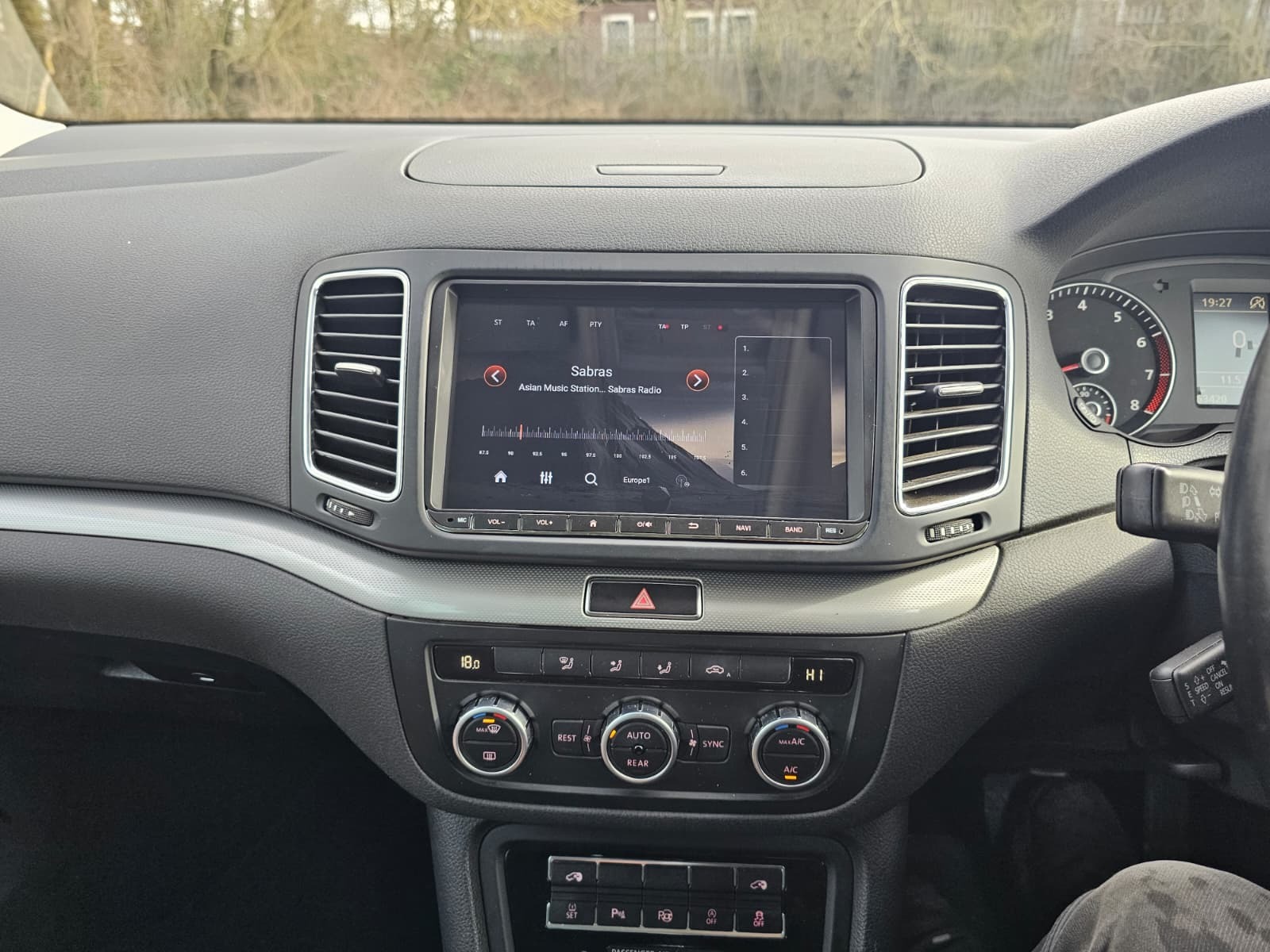 VOLKSWAGEN SHARAN TSI BlueMotion Tech SE DSG Euro 5 (s/s) 5dr