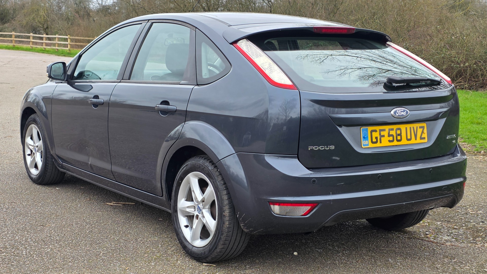 FORD FOCUS 1.6 Zetec Hatchback 5dr Petrol Manual (159 gkm, 99 bhp)