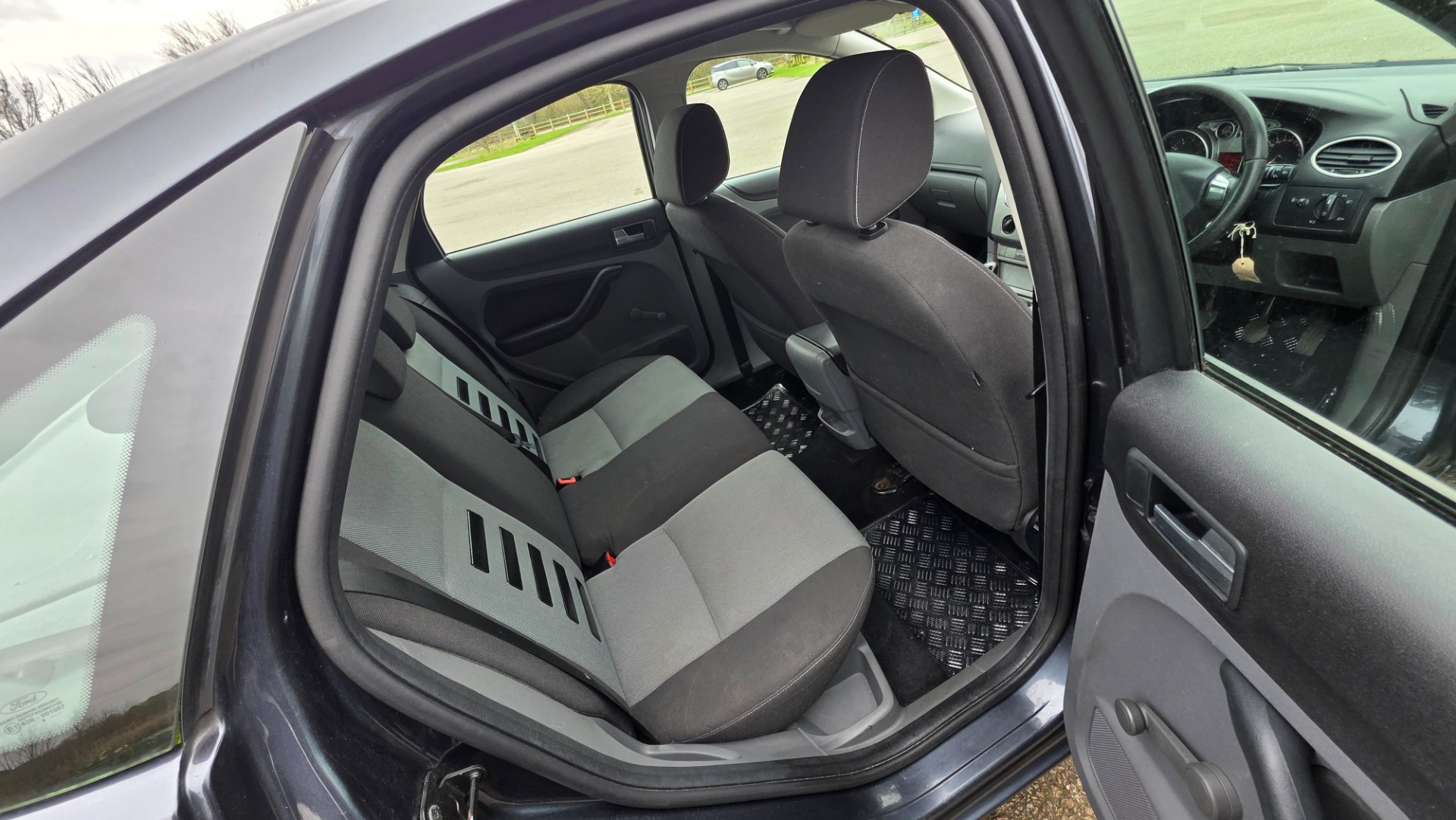 FORD FOCUS 1.6 Zetec Hatchback 5dr Petrol Manual (159 gkm, 99 bhp)