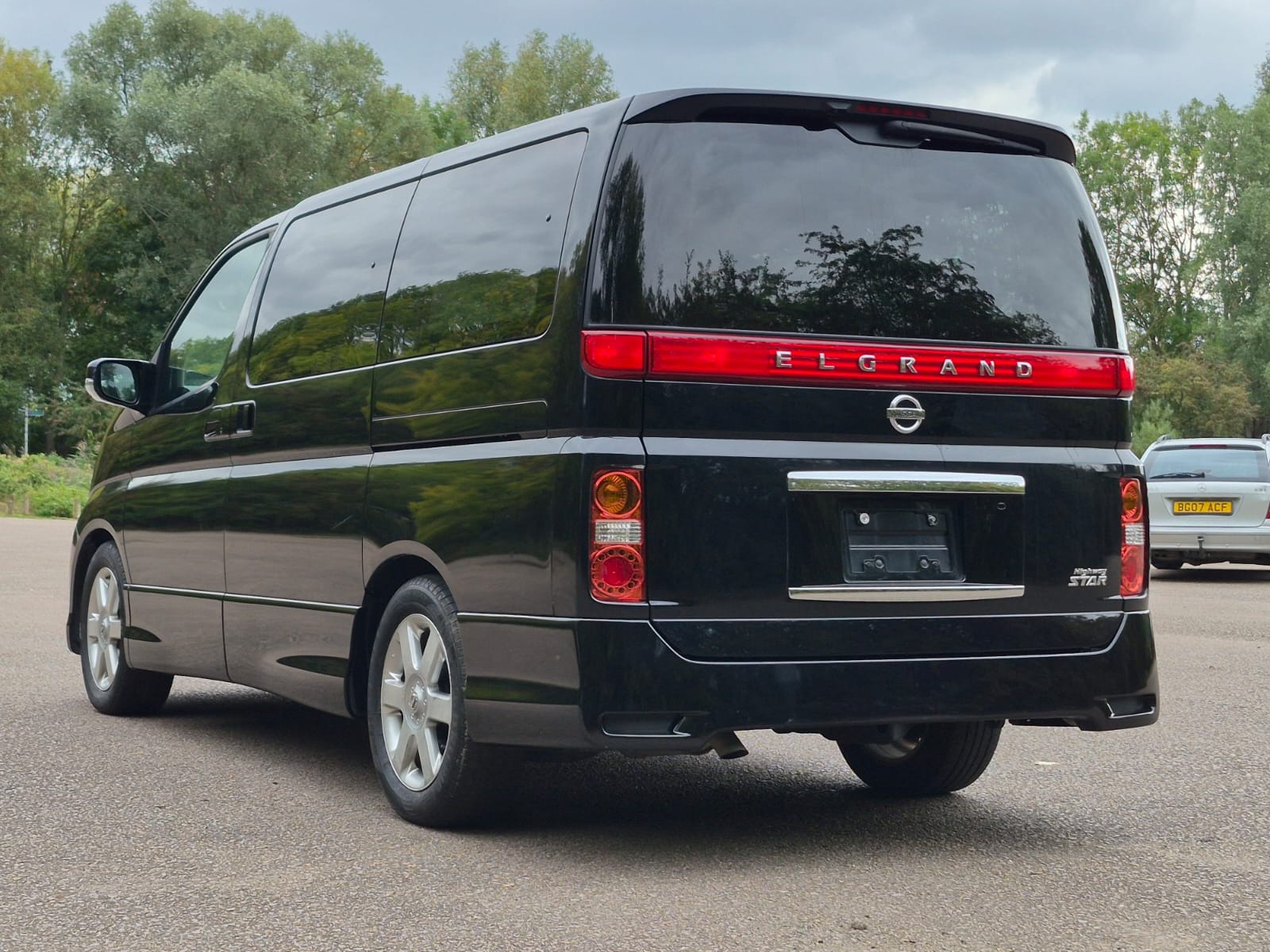 NISSAN ELGRAND