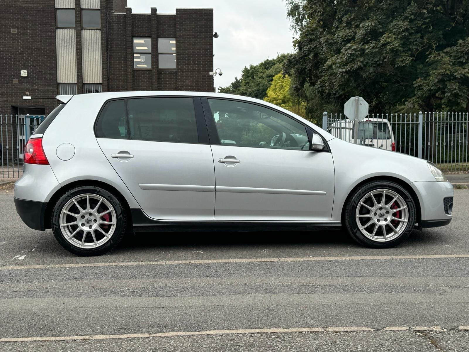 VOLKSWAGEN GOLF GTI