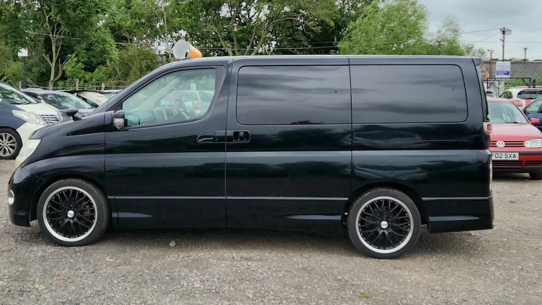 NISSAN ELGRAND