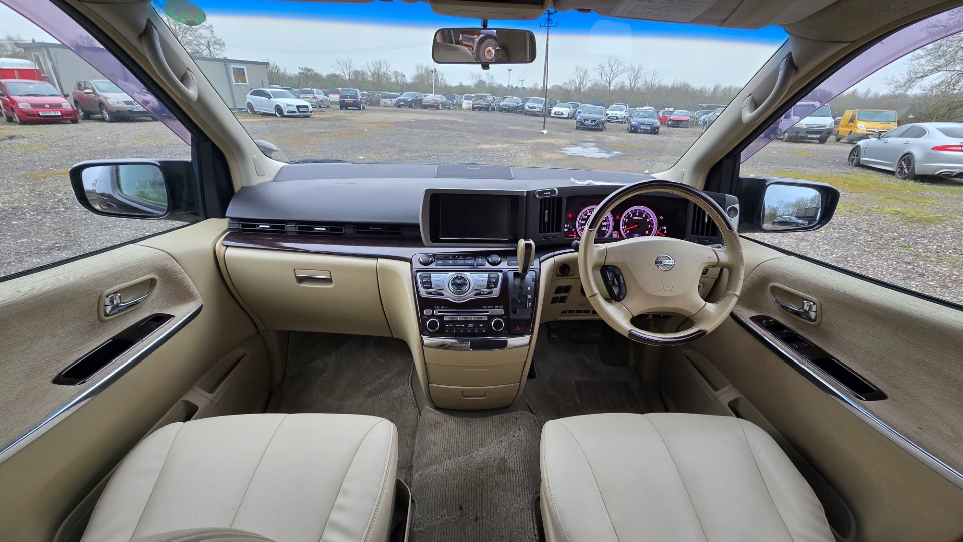 NISSAN ELGRAND