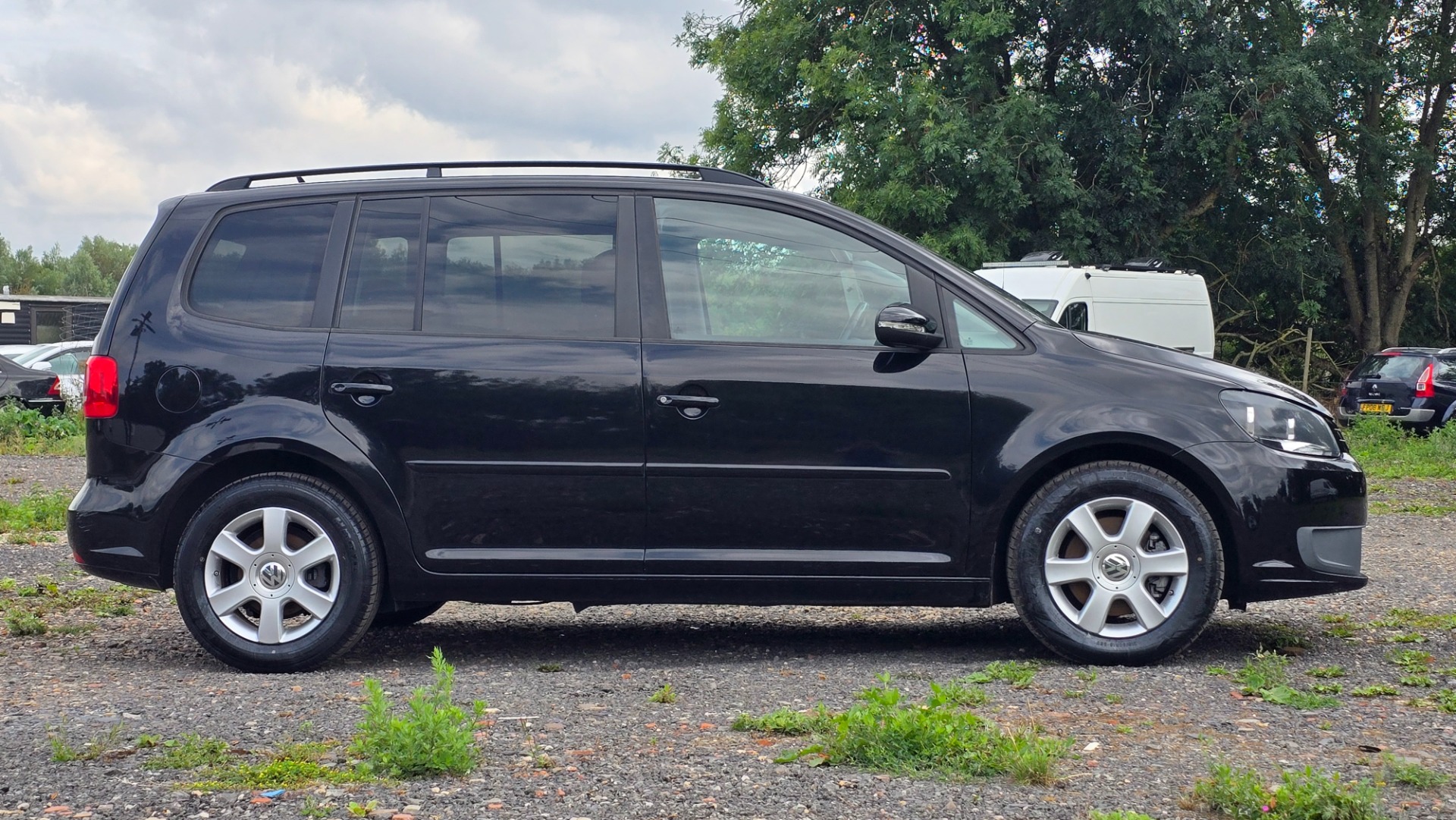 VOLKSWAGEN Touran