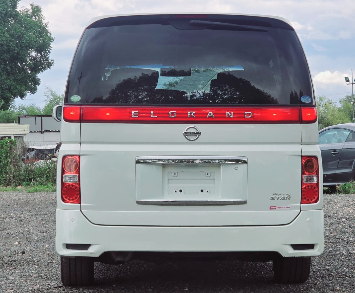 NISSAN ELGRAND