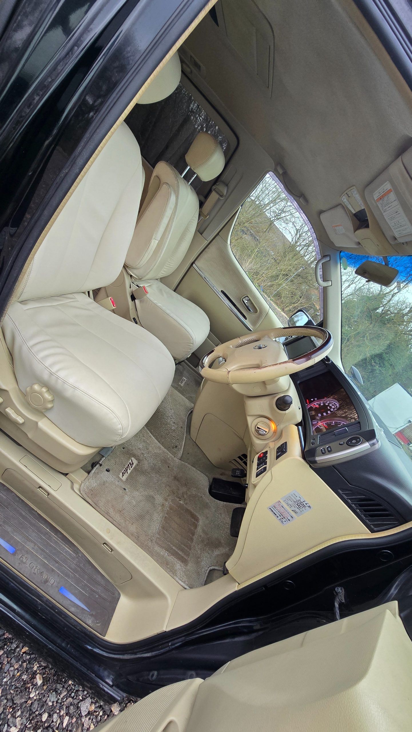 NISSAN ELGRAND