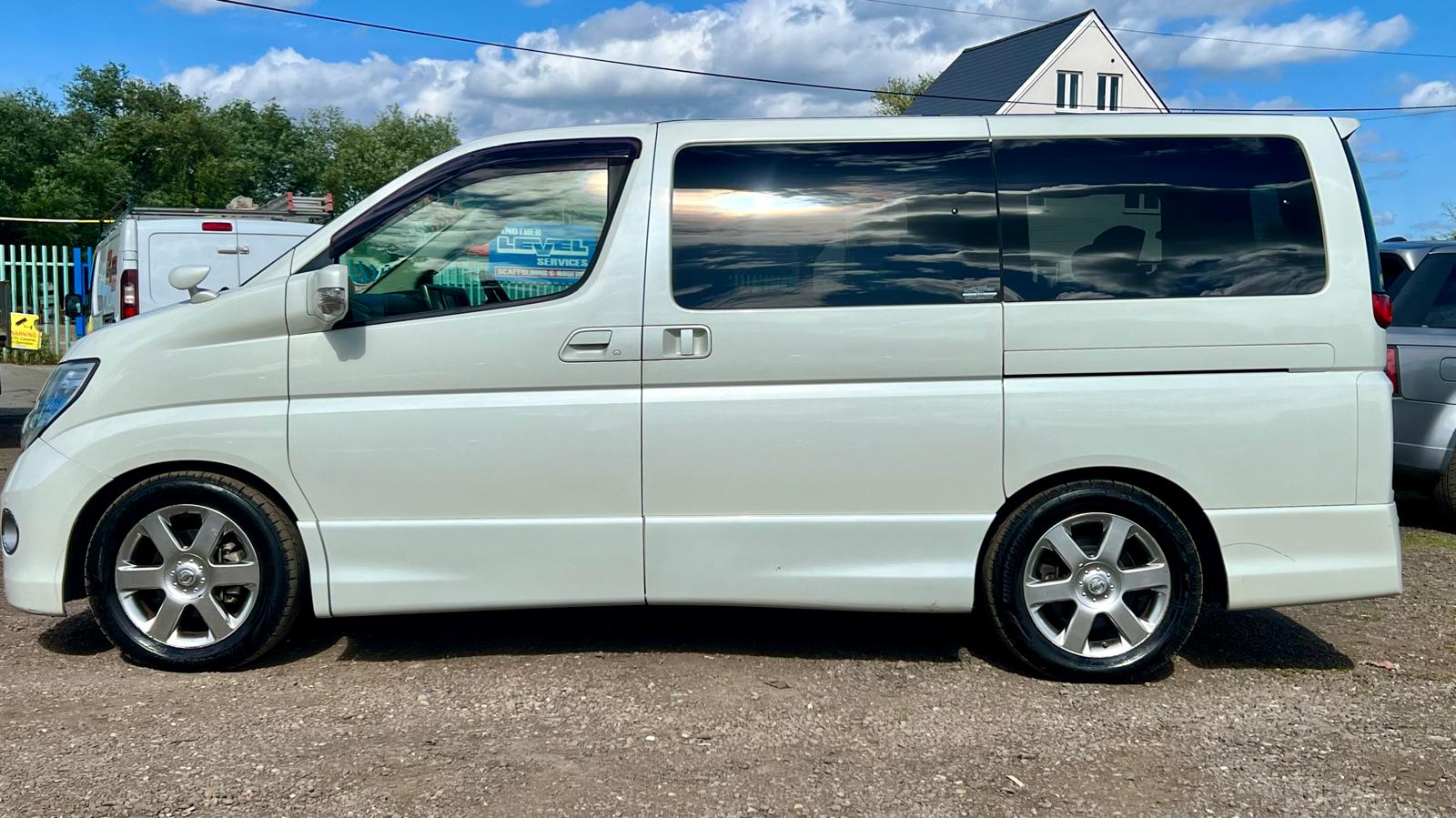 NISSAN ELGRAND