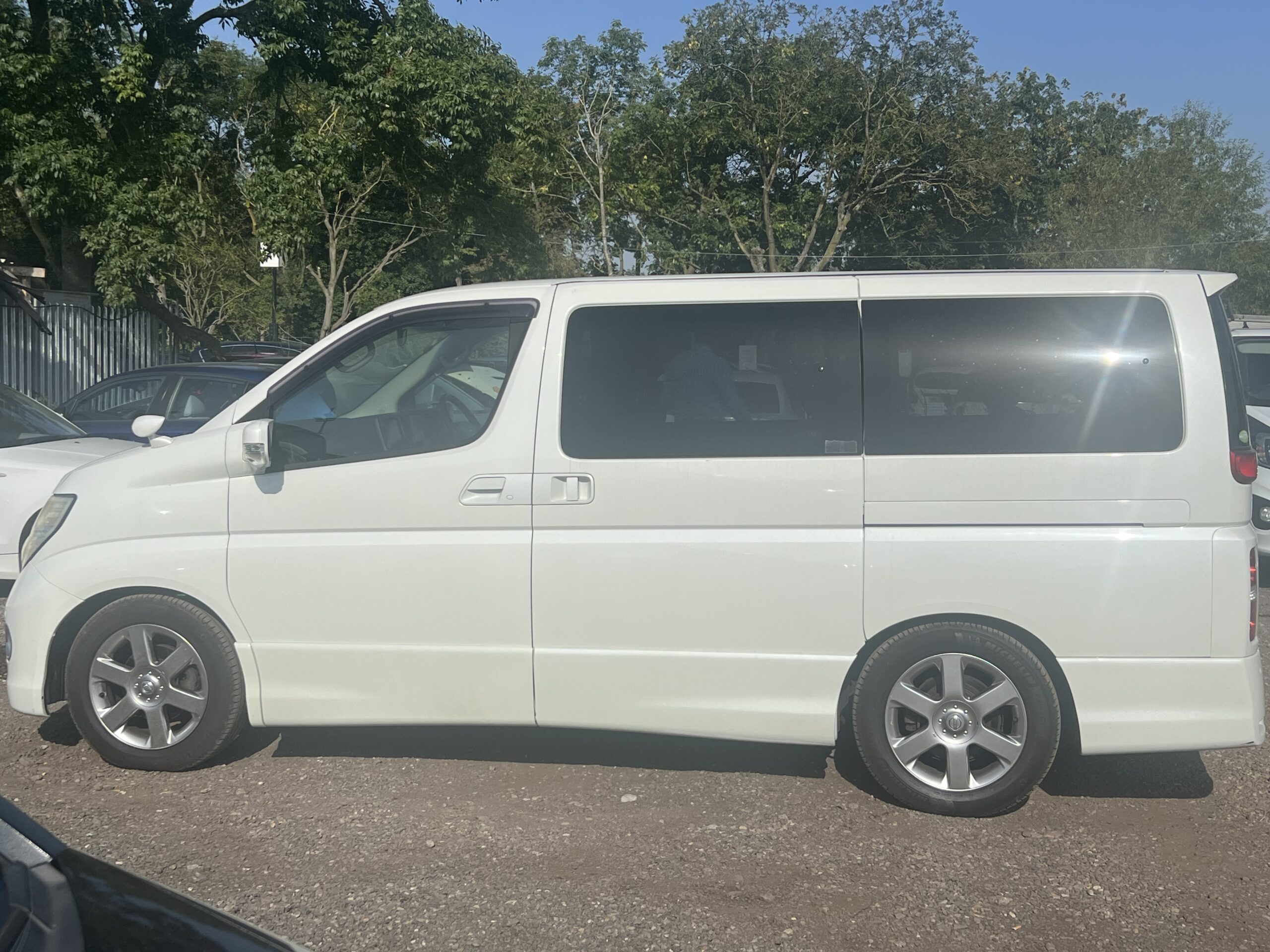 Nissan Elgrand 2.5L 4WD Automatic MPV Petrol