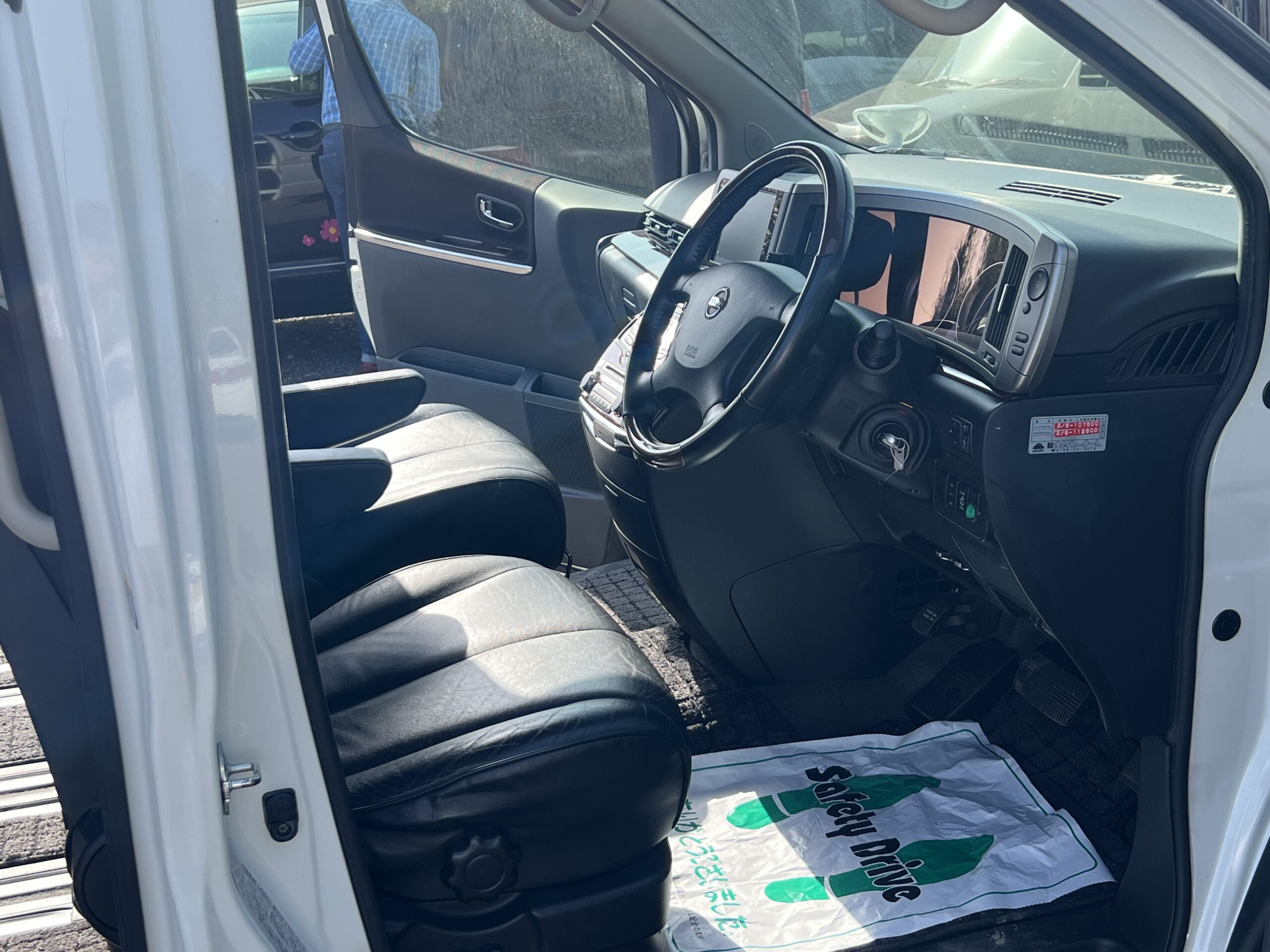 Nissan Elgrand 2.5L 4WD Automatic MPV Petrol