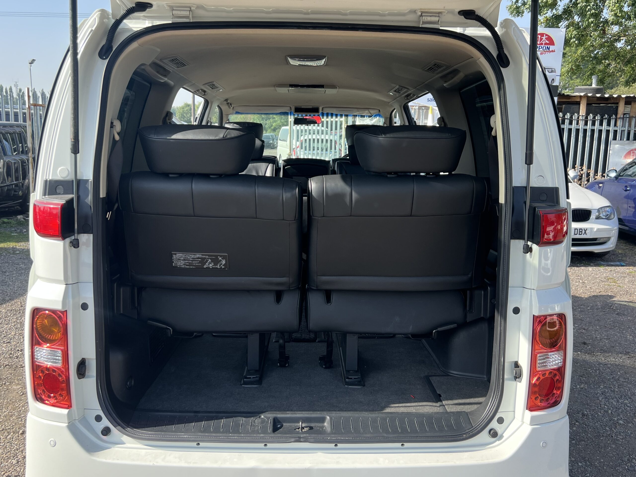 Nissan Elgrand 2.5L 4WD Automatic MPV Petrol