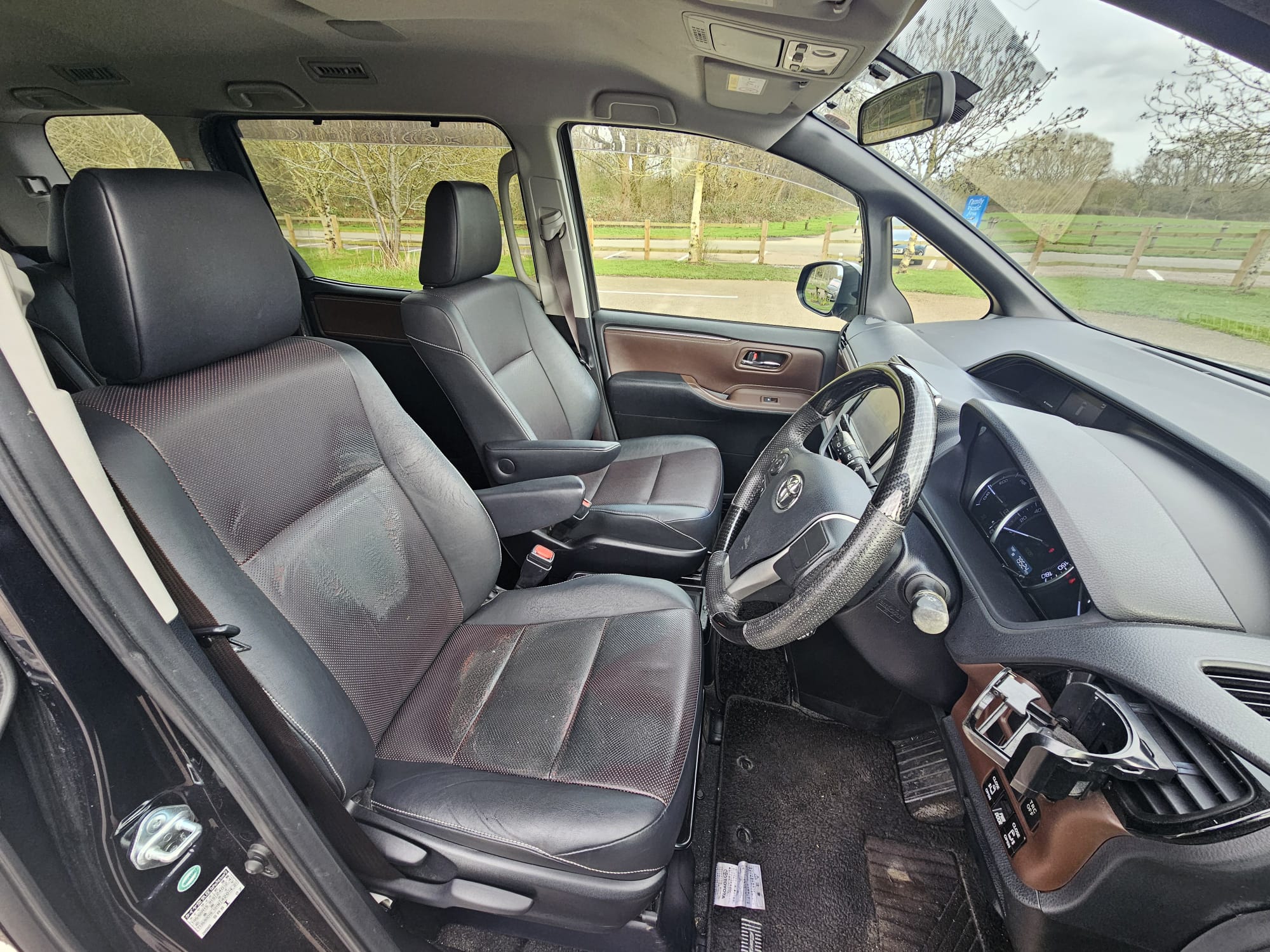 TOYOTA VOXY/ESQUIRE 1.8h Auto Euro 6 7 Seater Hybrid MPV Cruise Control Ulez Compliant