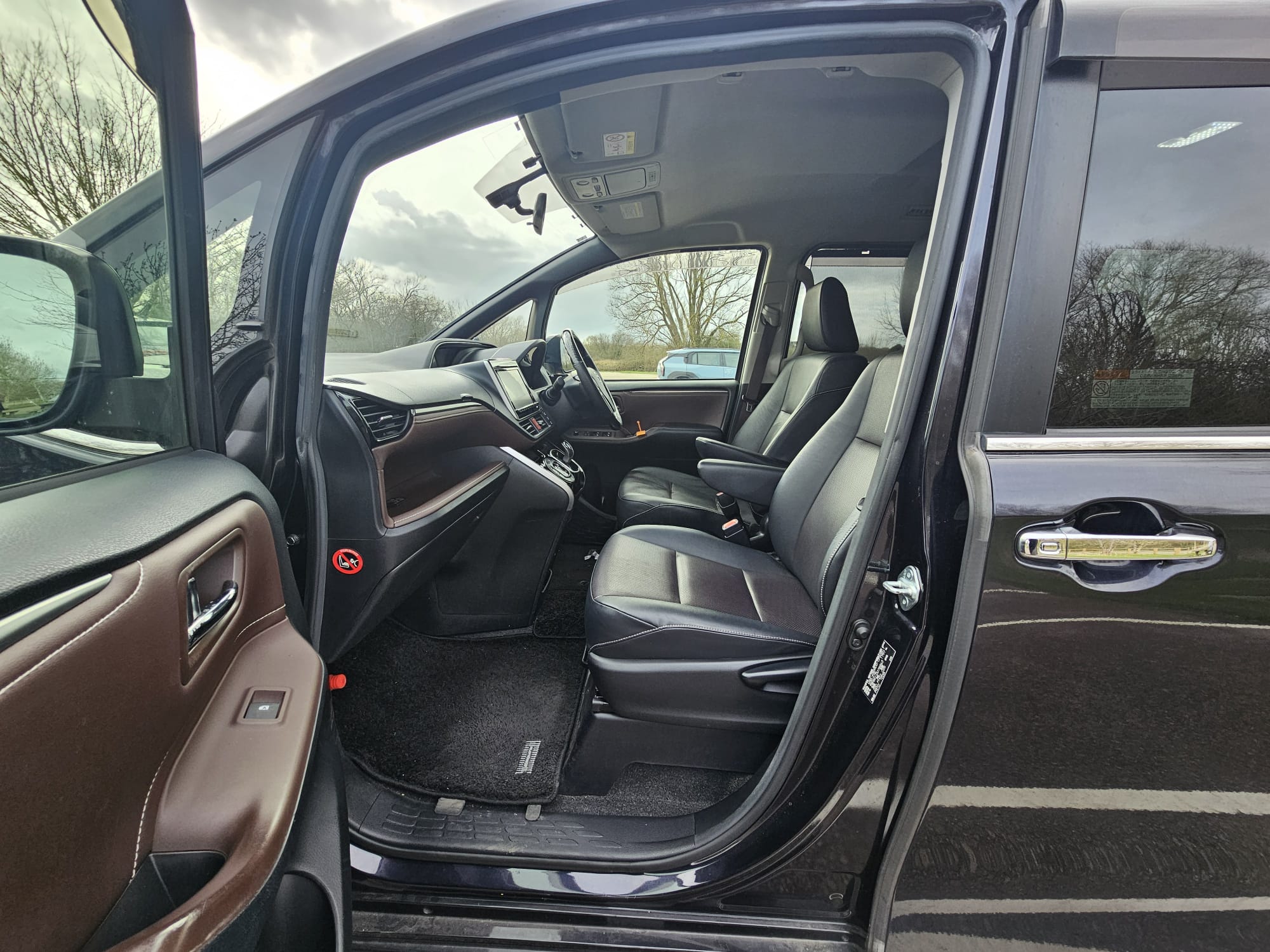 TOYOTA VOXY/ESQUIRE 1.8h Auto Euro 6 7 Seater Hybrid MPV Cruise Control Ulez Compliant