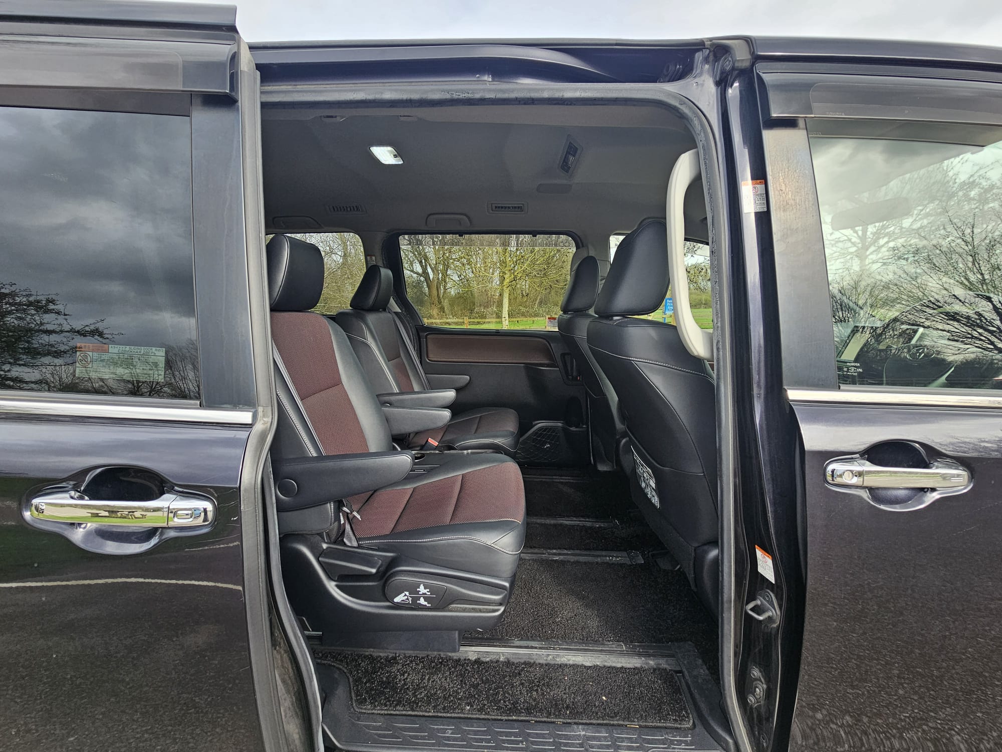 TOYOTA VOXY/ESQUIRE 1.8h Auto Euro 6 7 Seater Hybrid MPV Cruise Control Ulez Compliant