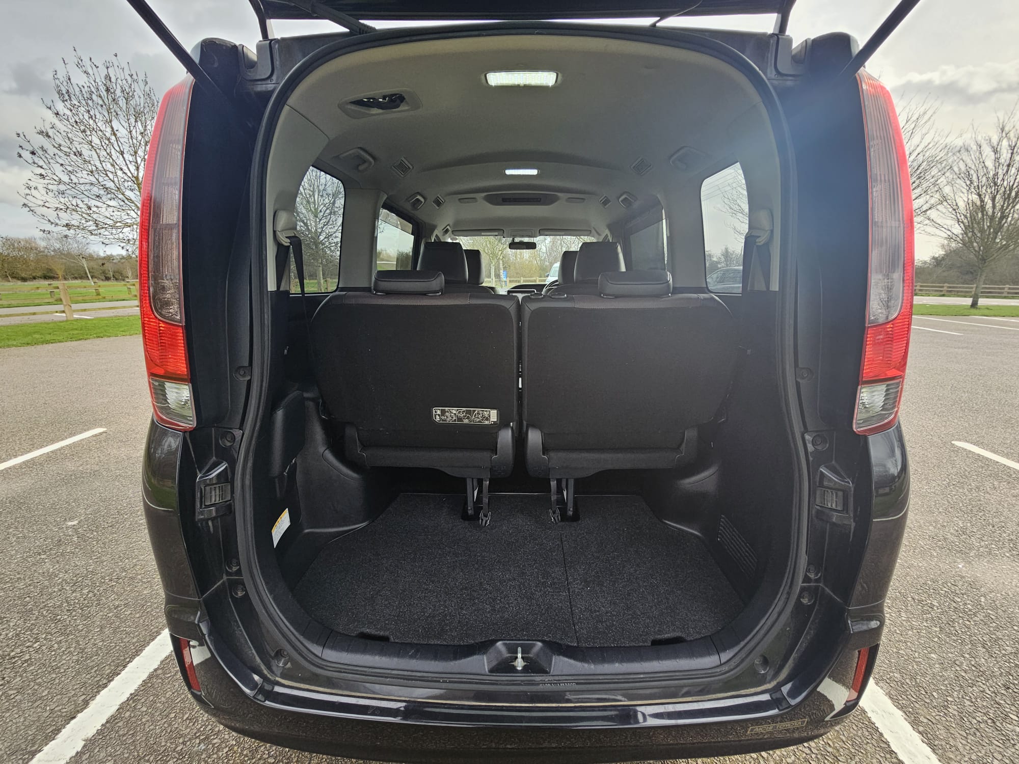 TOYOTA VOXY/ESQUIRE 1.8h Auto Euro 6 7 Seater Hybrid MPV Cruise Control Ulez Compliant