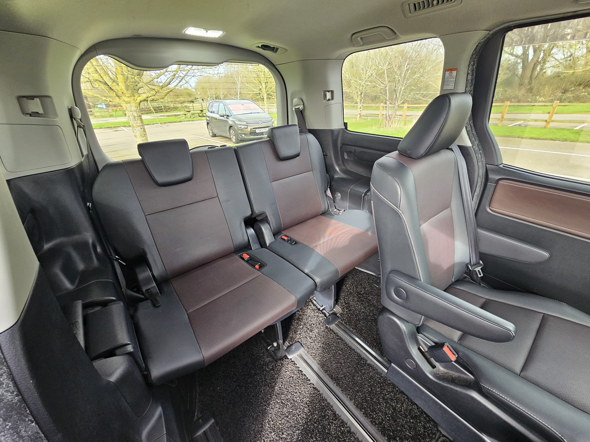TOYOTA VOXY/ESQUIRE 1.8h Auto Euro 6 7 Seater Hybrid MPV Cruise Control Ulez Compliant