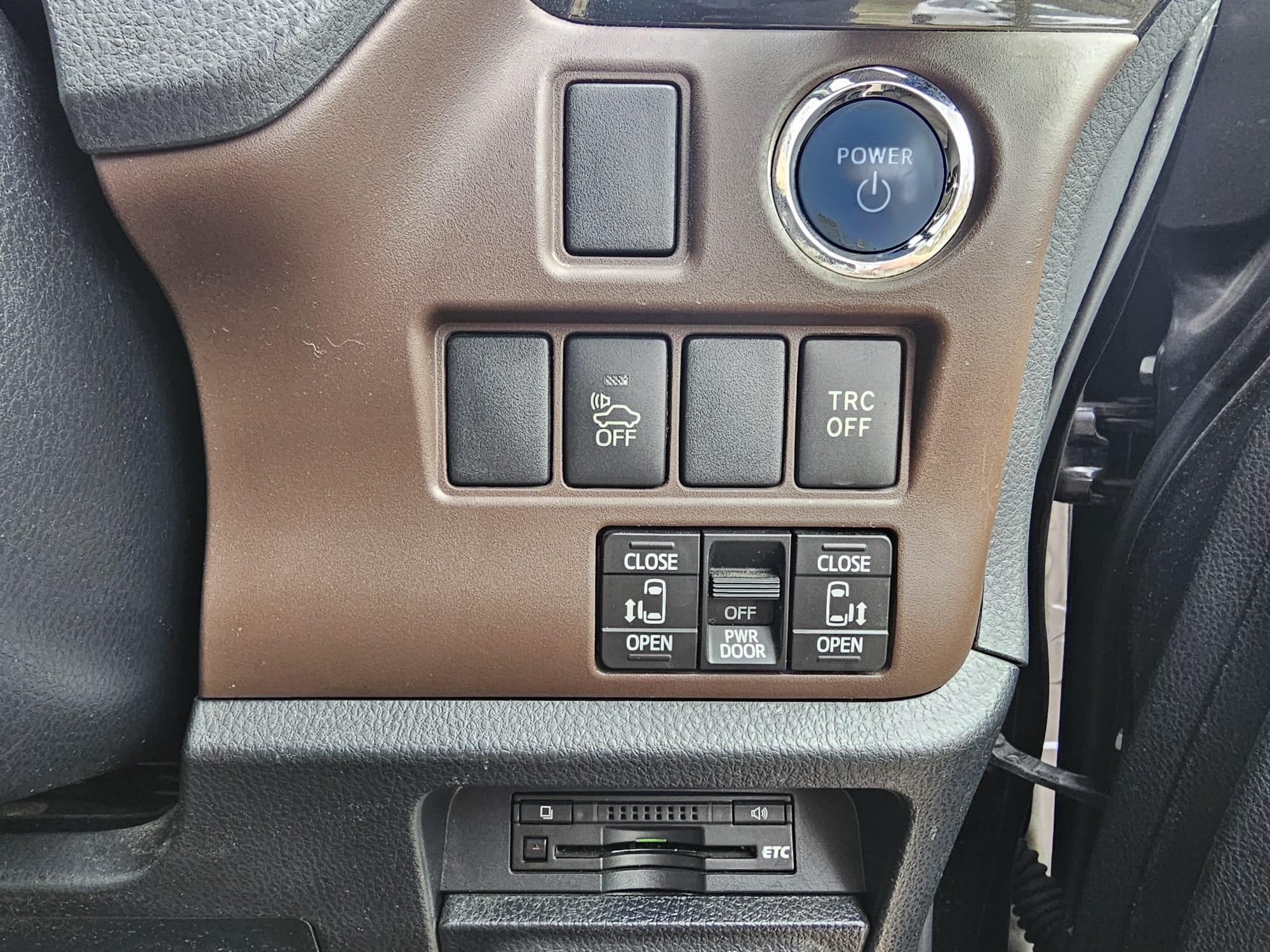 TOYOTA VOXY/ESQUIRE 1.8h Auto Euro 6 7 Seater Hybrid MPV Cruise Control Ulez Compliant