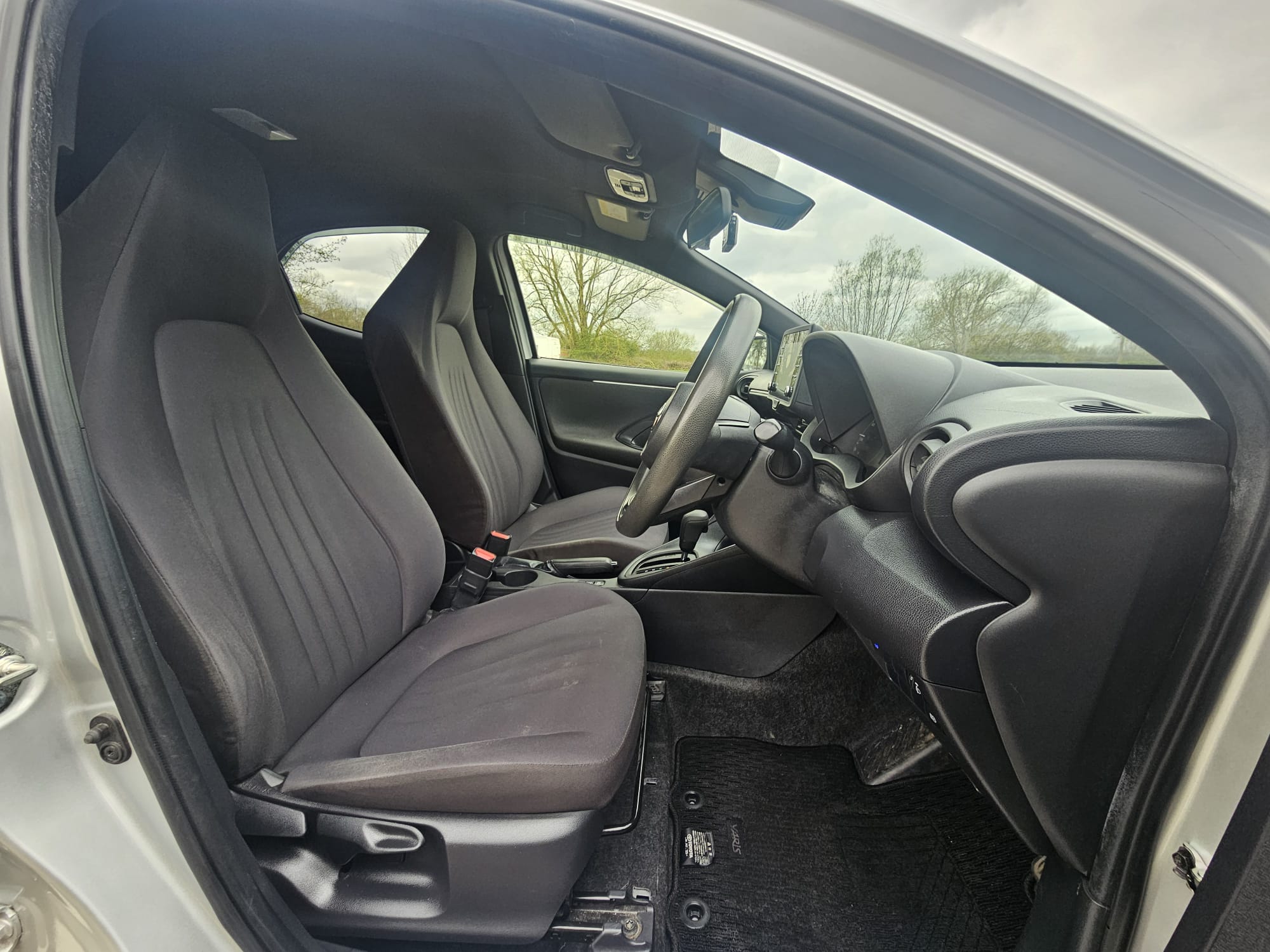 TOYOTA YARIS	1.5 Hybrid Dynamic 5dr CVT