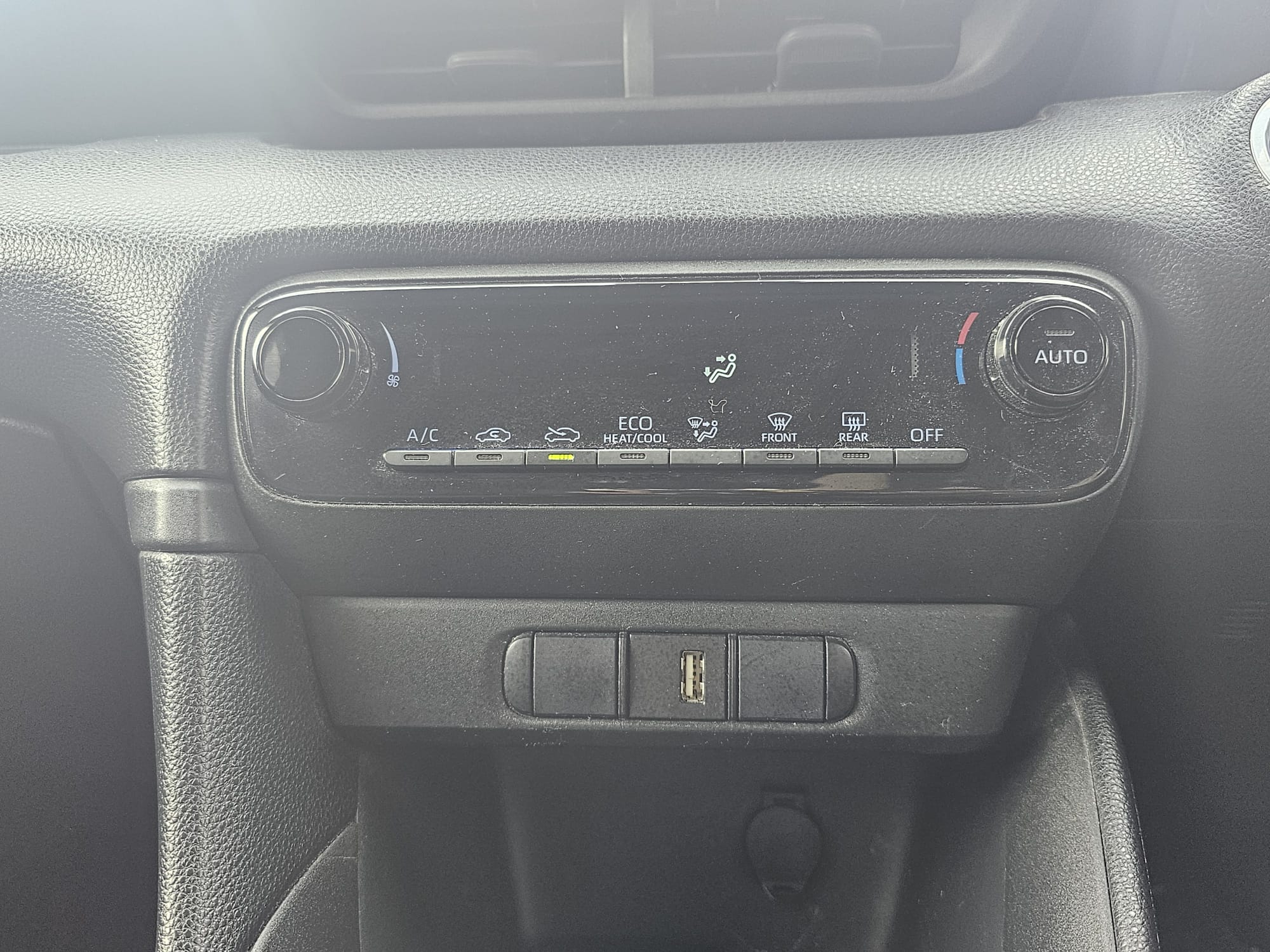 TOYOTA YARIS	1.5 Hybrid Dynamic 5dr CVT