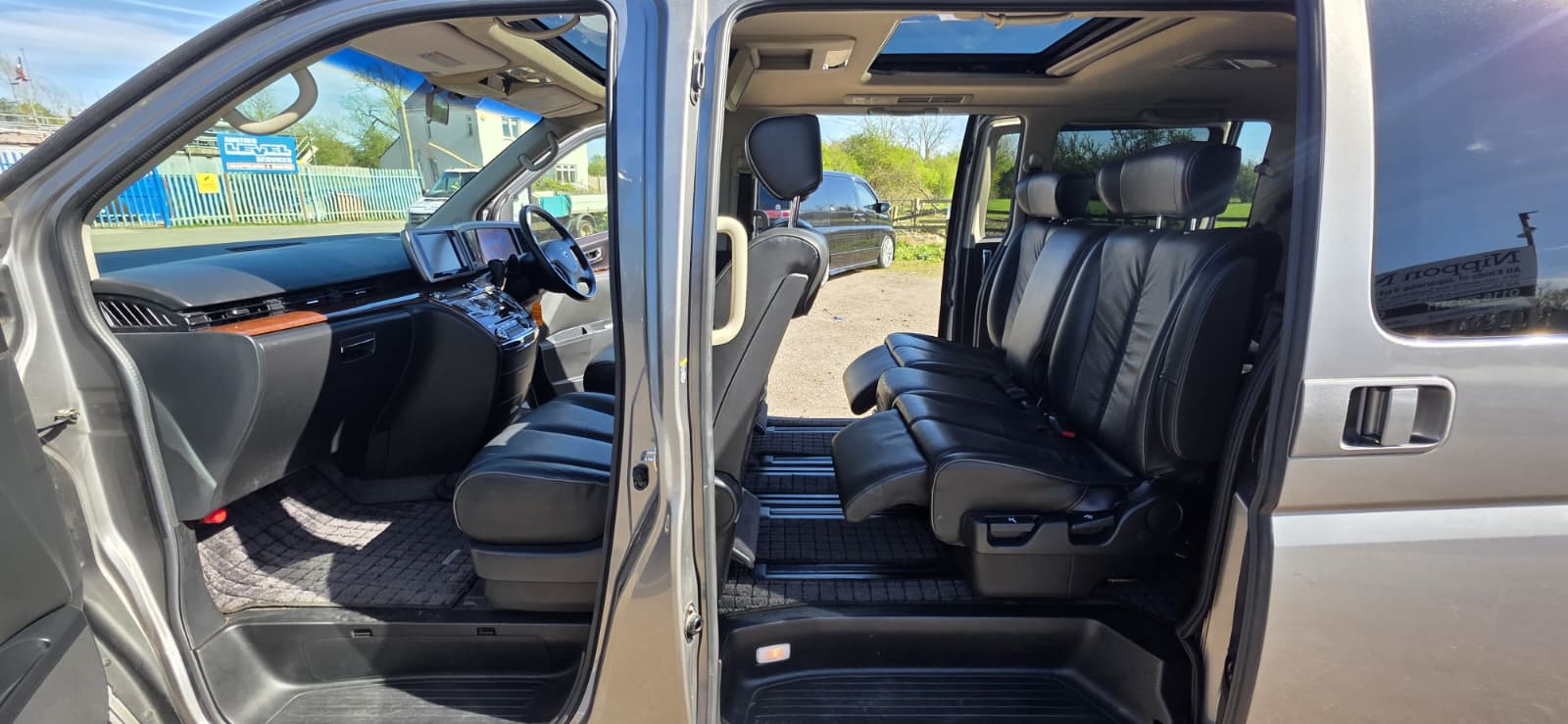 NISSAN ELGRAND HighwayStar 3.5 V6 Auto 8 Seater Twin Sunroof MPV 37k Miles Only Ulez Free
