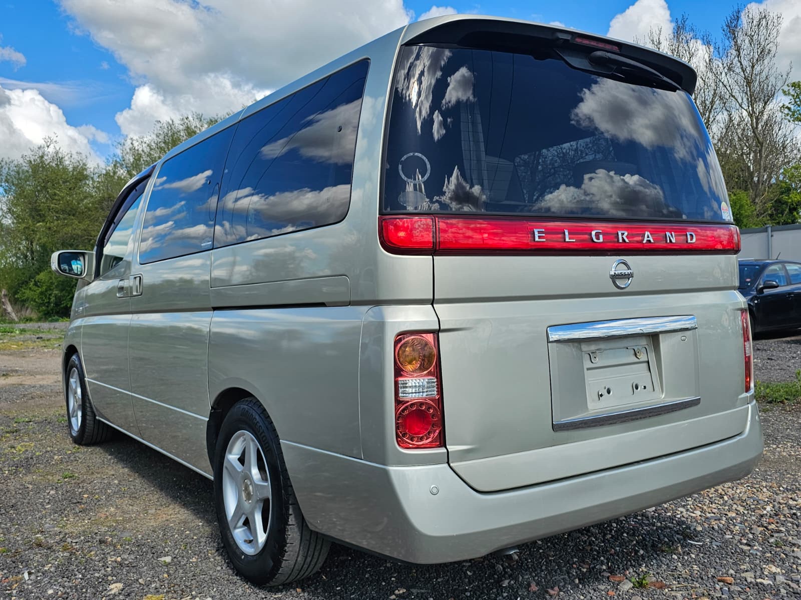 Nissan Elgrand XL 3.5 V6 Automatic 7 Seater MPV Double Sunroof