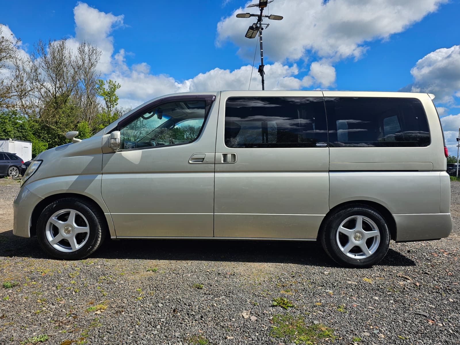 Nissan Elgrand XL 3.5 V6 Automatic 7 Seater MPV Double Sunroof