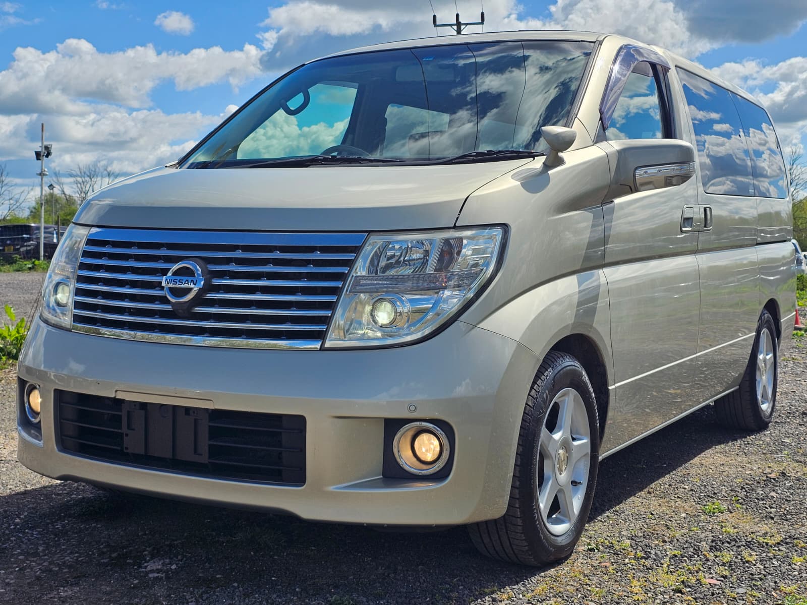 Nissan Elgrand XL 3.5 V6 Automatic 7 Seater MPV Double Sunroof