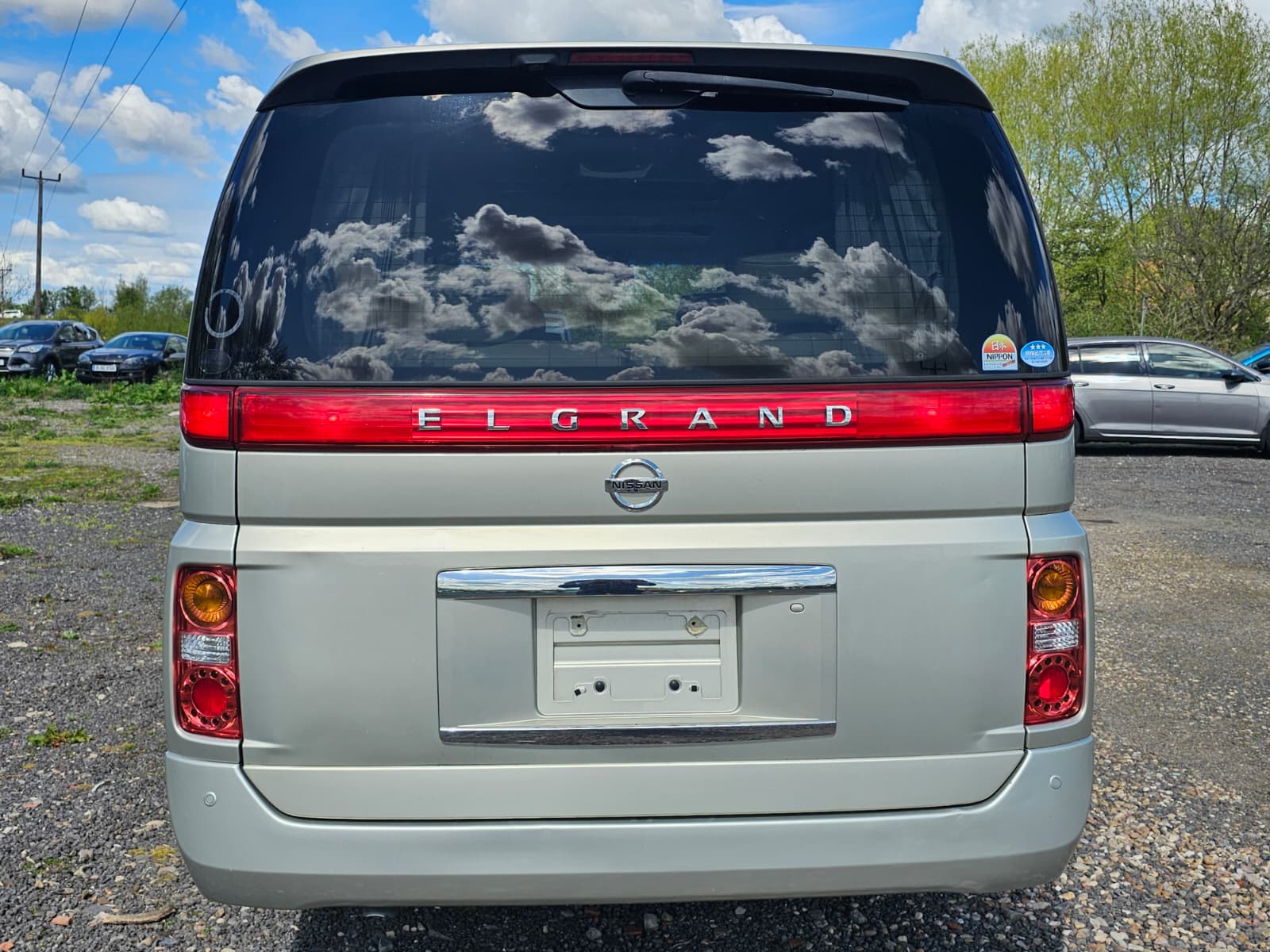 Nissan Elgrand XL 3.5 V6 Automatic 7 Seater MPV Double Sunroof