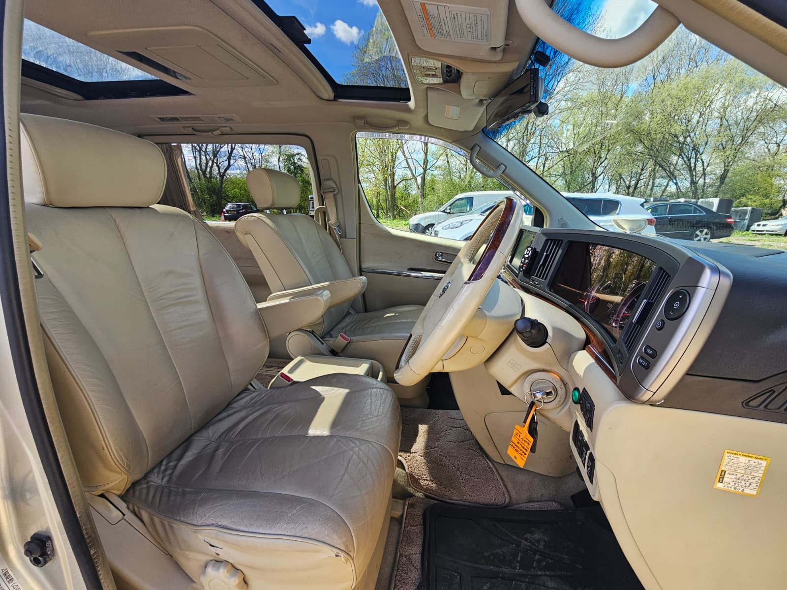 Nissan Elgrand XL 3.5 V6 Automatic 7 Seater MPV Double Sunroof