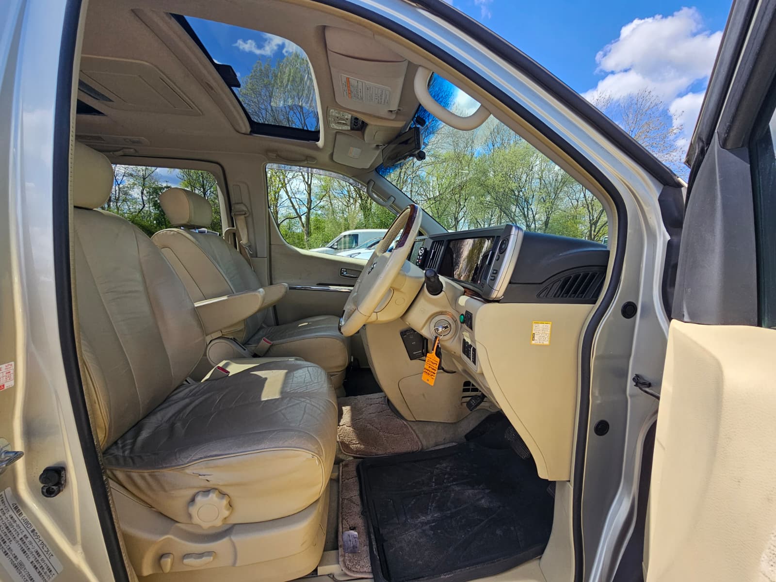 Nissan Elgrand XL 3.5 V6 Automatic 7 Seater MPV Double Sunroof