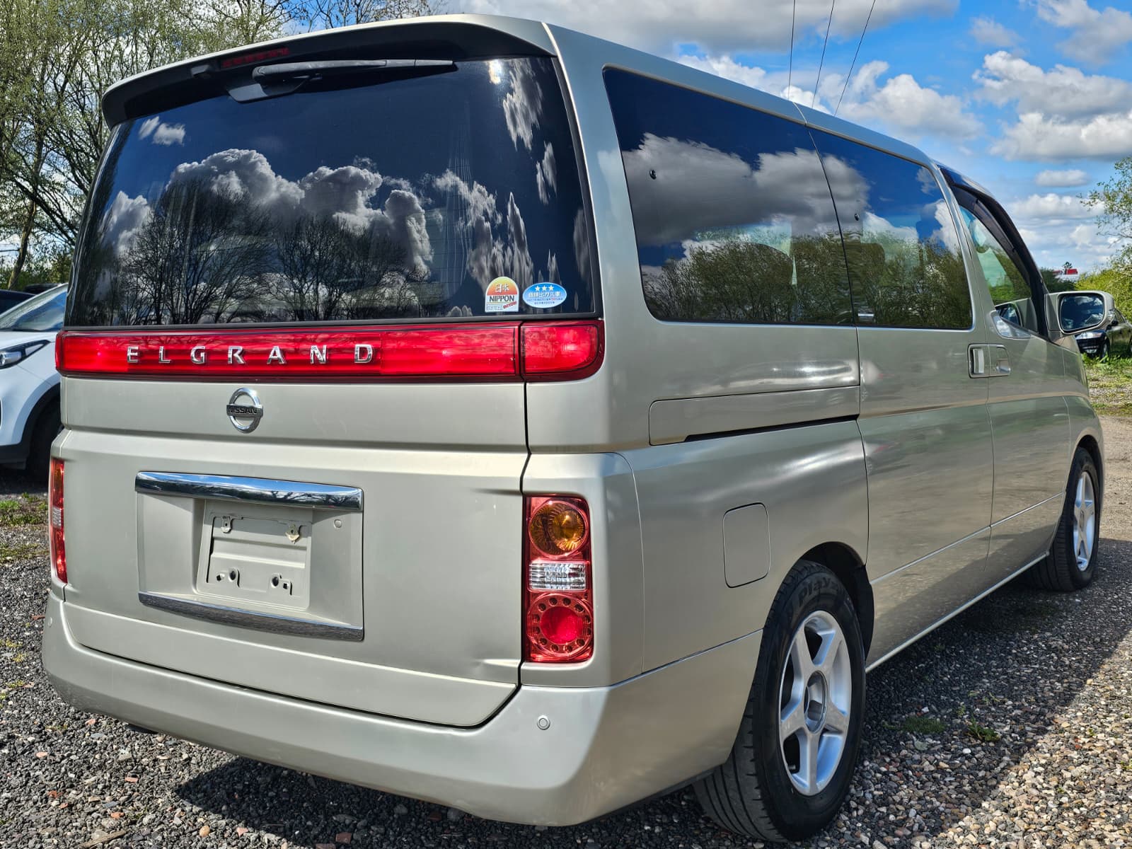 Nissan Elgrand XL 3.5 V6 Automatic 7 Seater MPV Double Sunroof