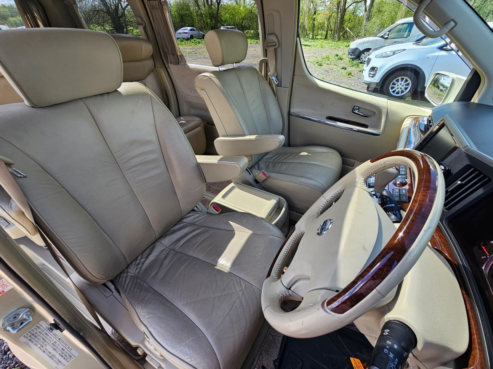 Nissan Elgrand XL 3.5 V6 Automatic 7 Seater MPV Double Sunroof