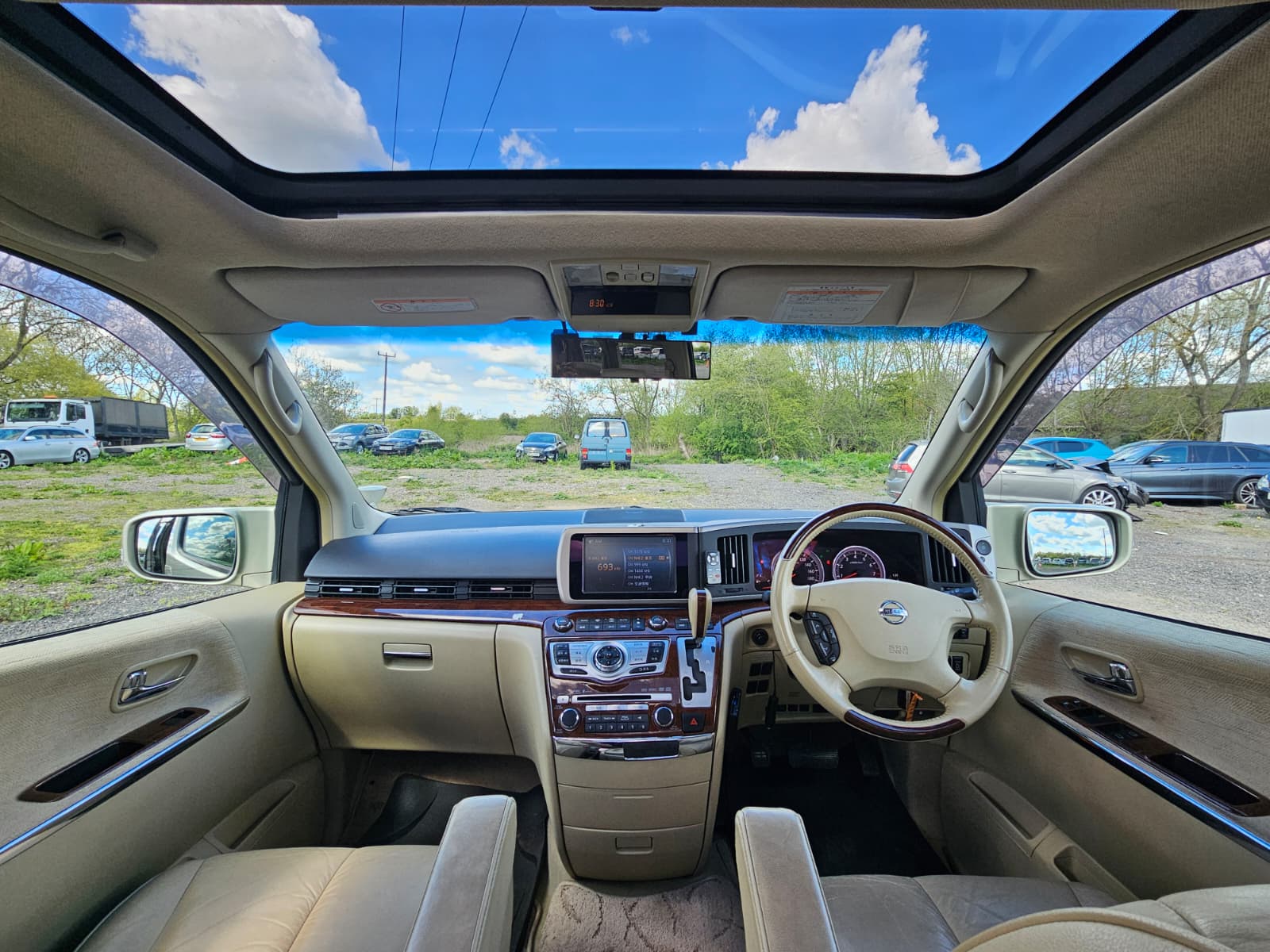 Nissan Elgrand XL 3.5 V6 Automatic 7 Seater MPV Double Sunroof