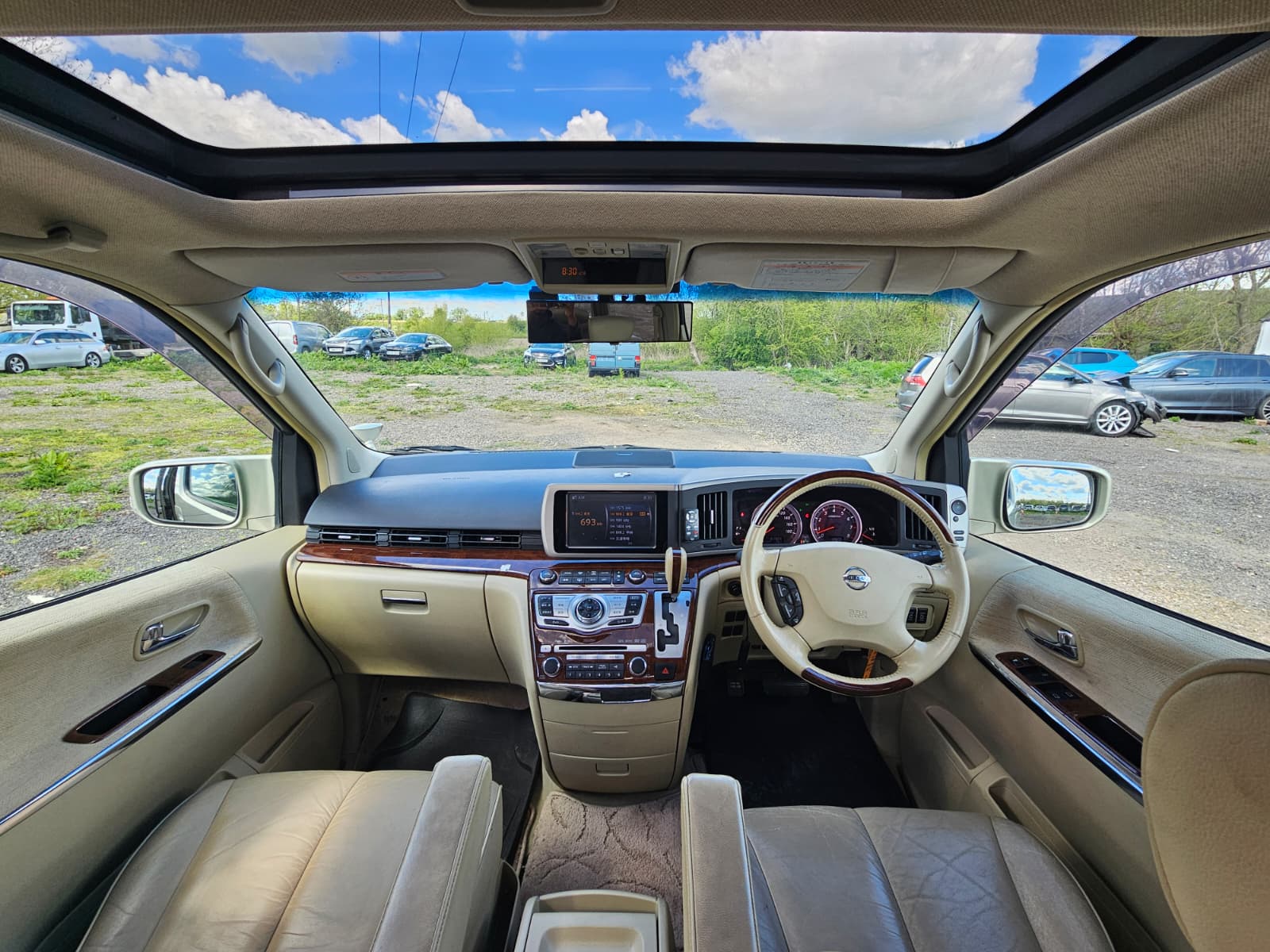 Nissan Elgrand XL 3.5 V6 Automatic 7 Seater MPV Double Sunroof