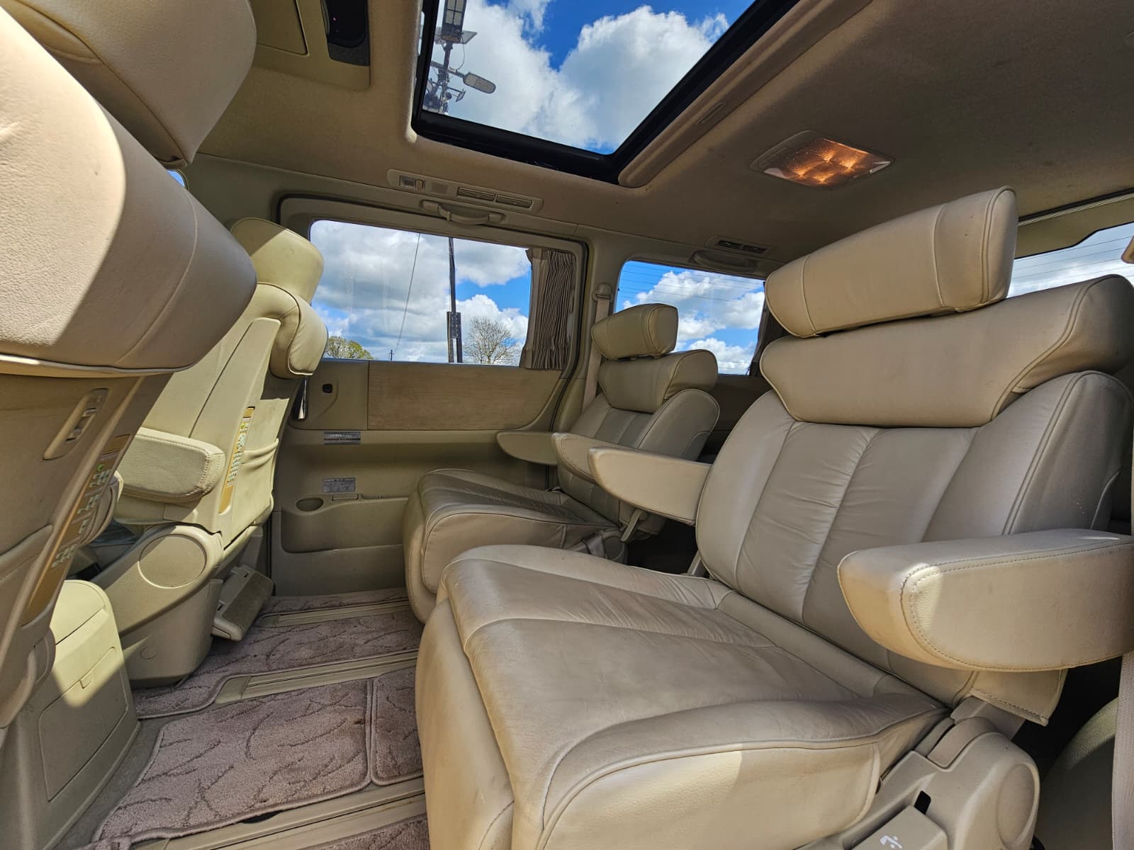 Nissan Elgrand XL 3.5 V6 Automatic 7 Seater MPV Double Sunroof