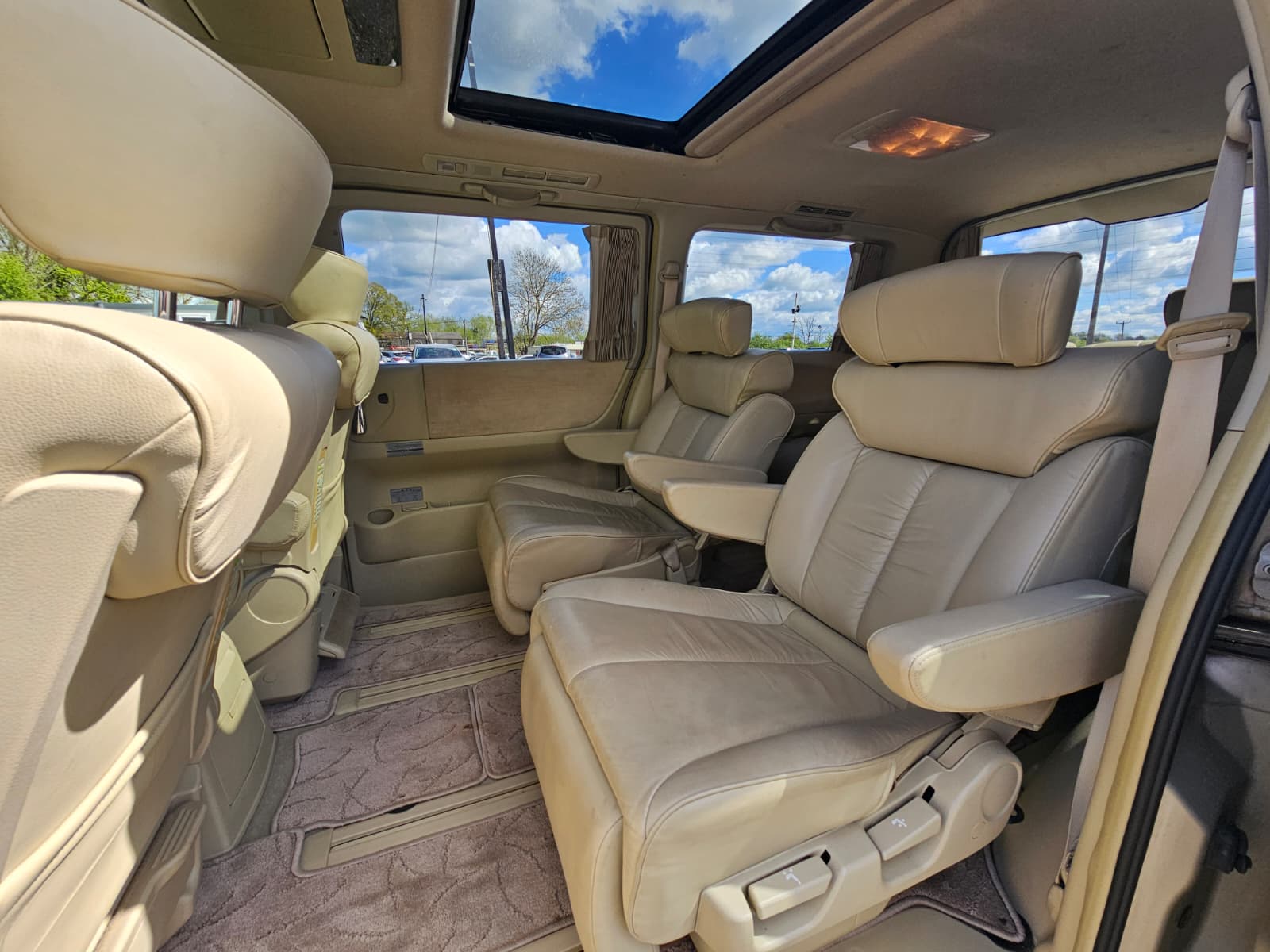 Nissan Elgrand XL 3.5 V6 Automatic 7 Seater MPV Double Sunroof