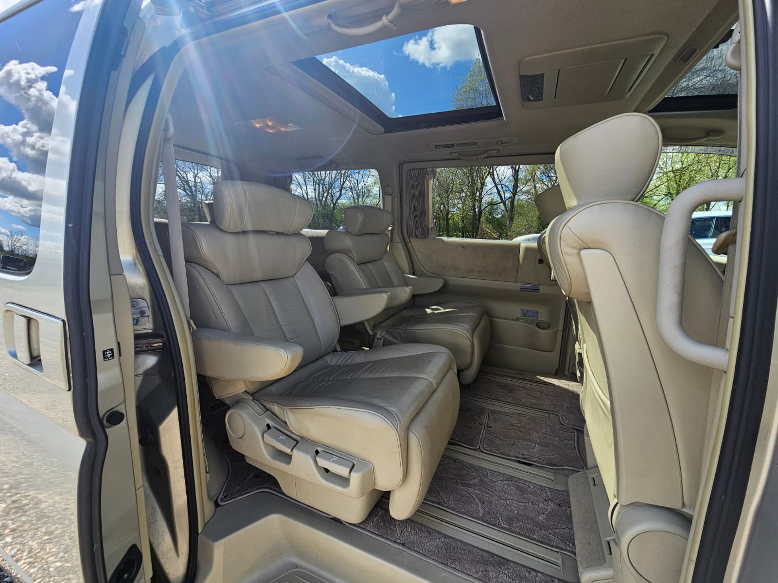 Nissan Elgrand XL 3.5 V6 Automatic 7 Seater MPV Double Sunroof