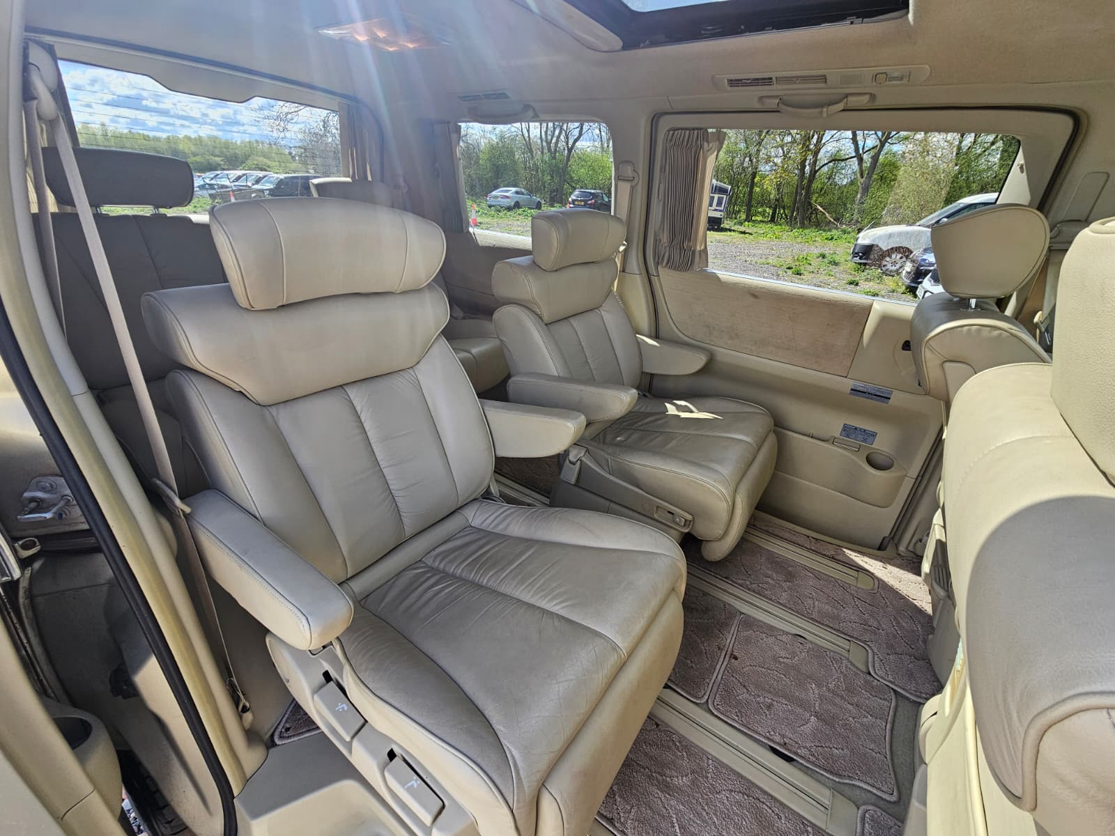 Nissan Elgrand XL 3.5 V6 Automatic 7 Seater MPV Double Sunroof