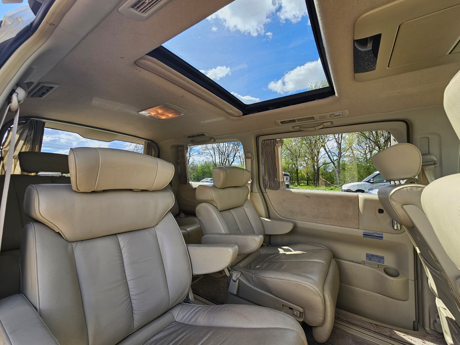 Nissan Elgrand XL 3.5 V6 Automatic 7 Seater MPV Double Sunroof