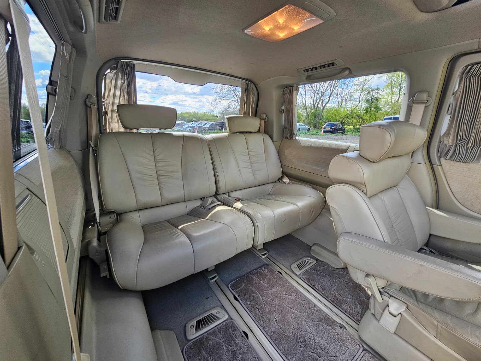 Nissan Elgrand XL 3.5 V6 Automatic 7 Seater MPV Double Sunroof