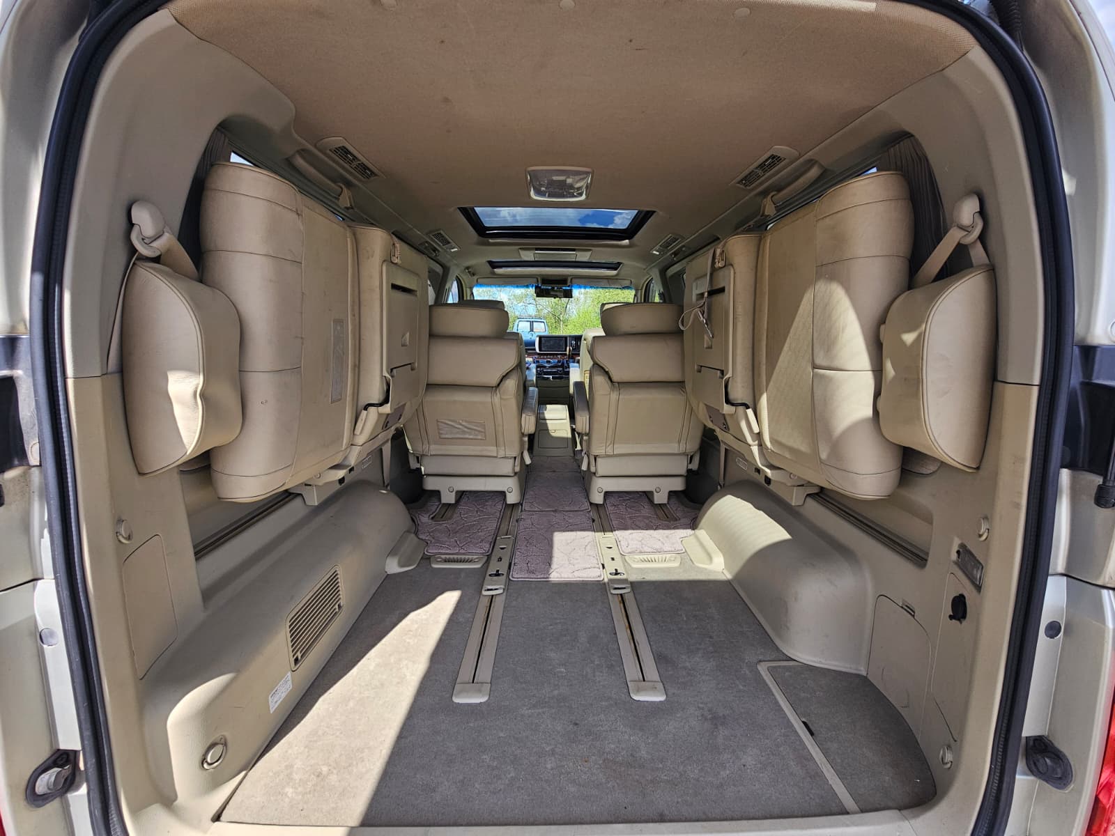 Nissan Elgrand XL 3.5 V6 Automatic 7 Seater MPV Double Sunroof