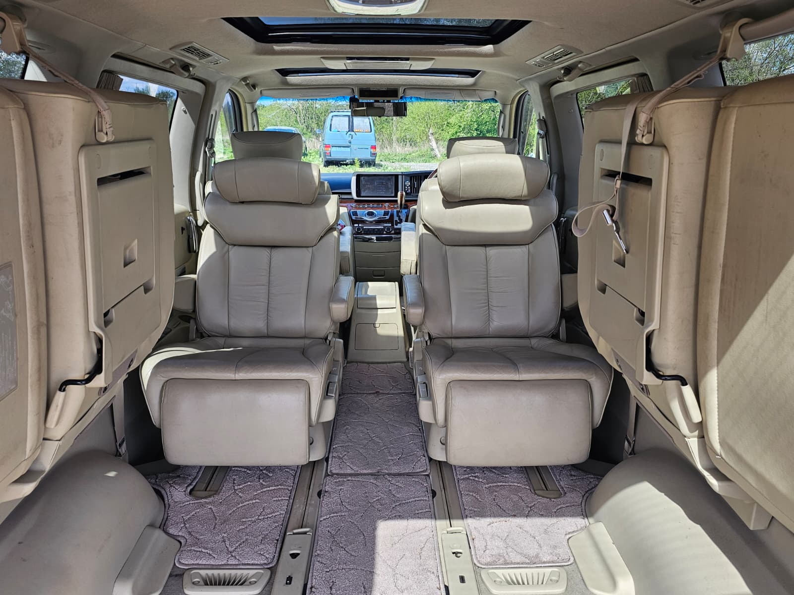 Nissan Elgrand XL 3.5 V6 Automatic 7 Seater MPV Double Sunroof