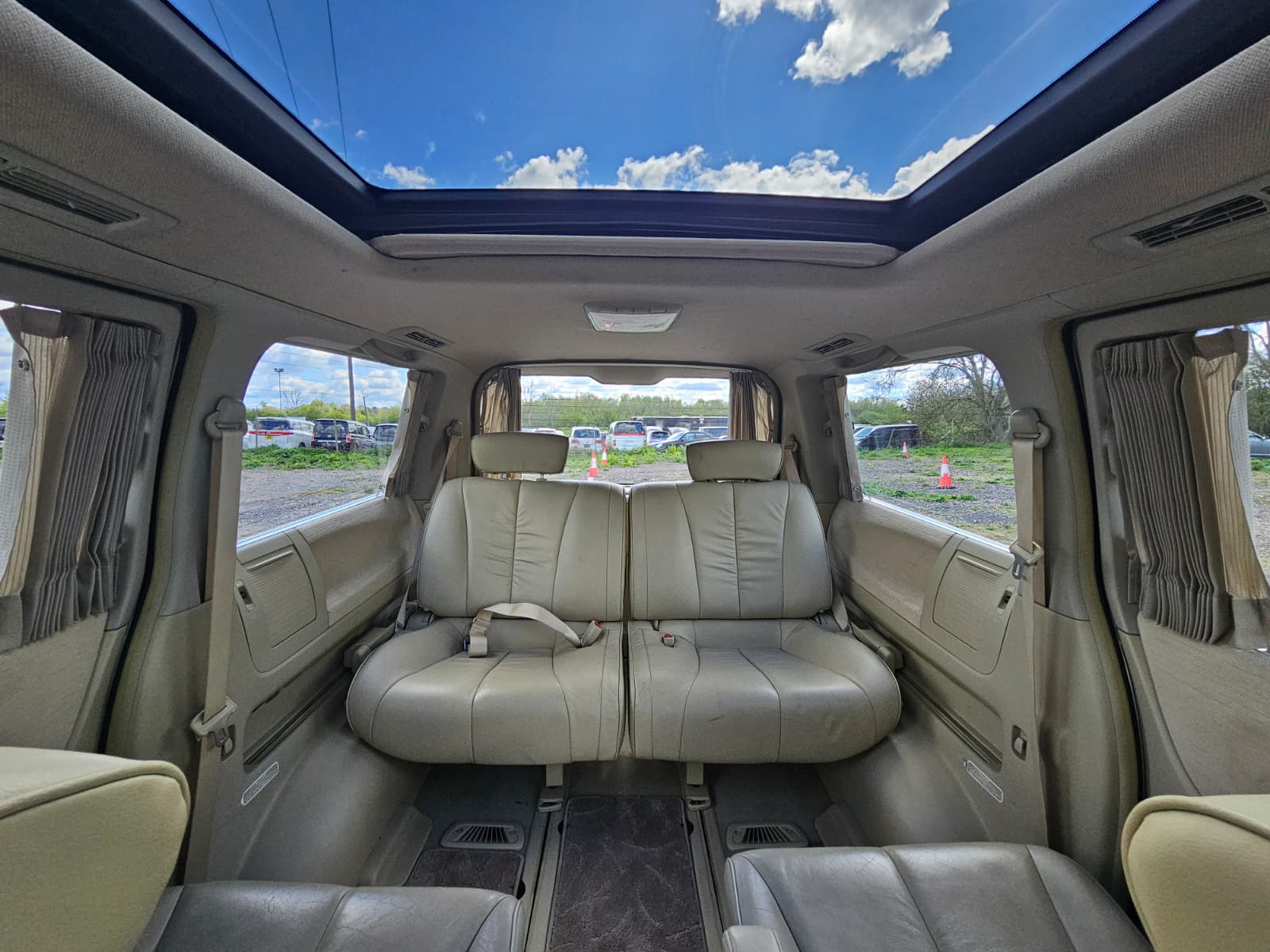 Nissan Elgrand XL 3.5 V6 Automatic 7 Seater MPV Double Sunroof