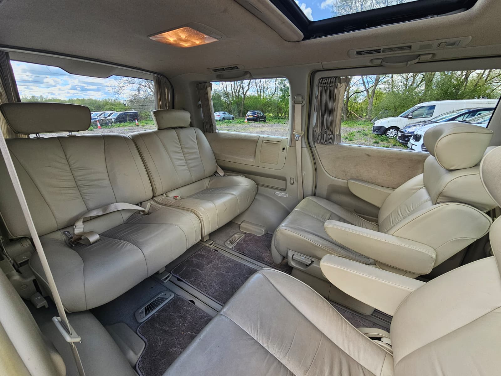 Nissan Elgrand XL 3.5 V6 Automatic 7 Seater MPV Double Sunroof