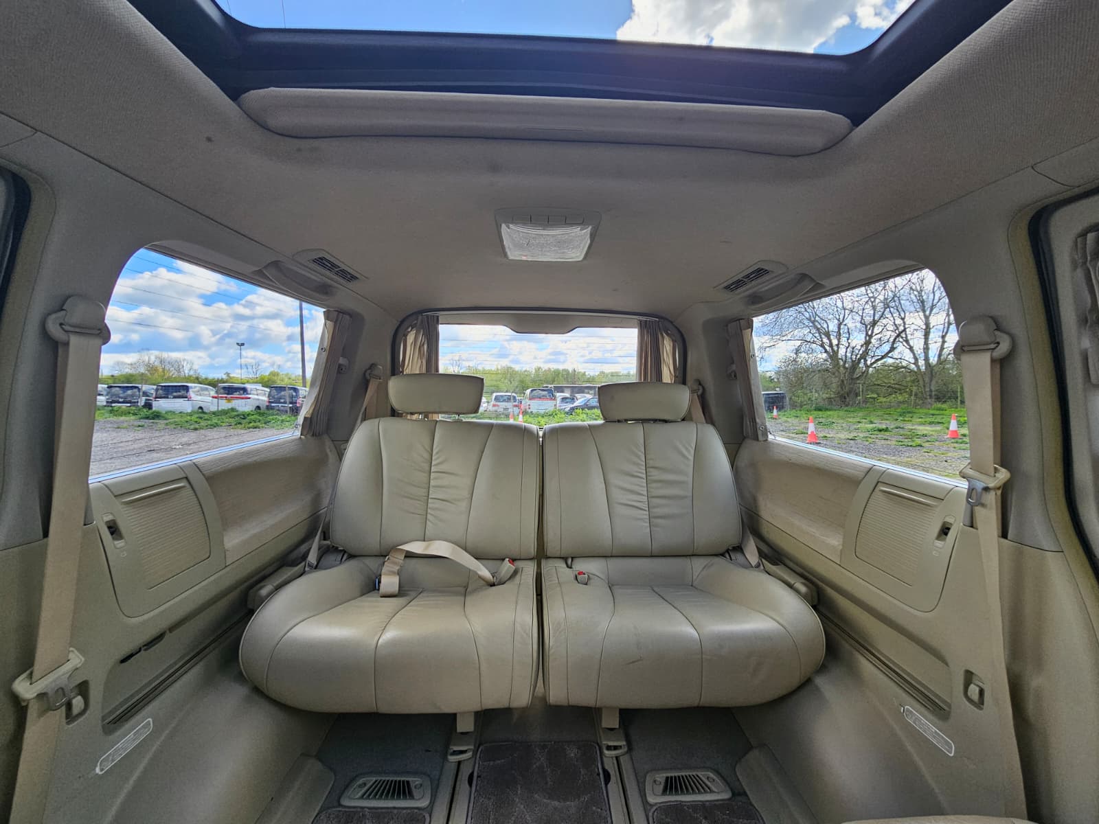 Nissan Elgrand XL 3.5 V6 Automatic 7 Seater MPV Double Sunroof