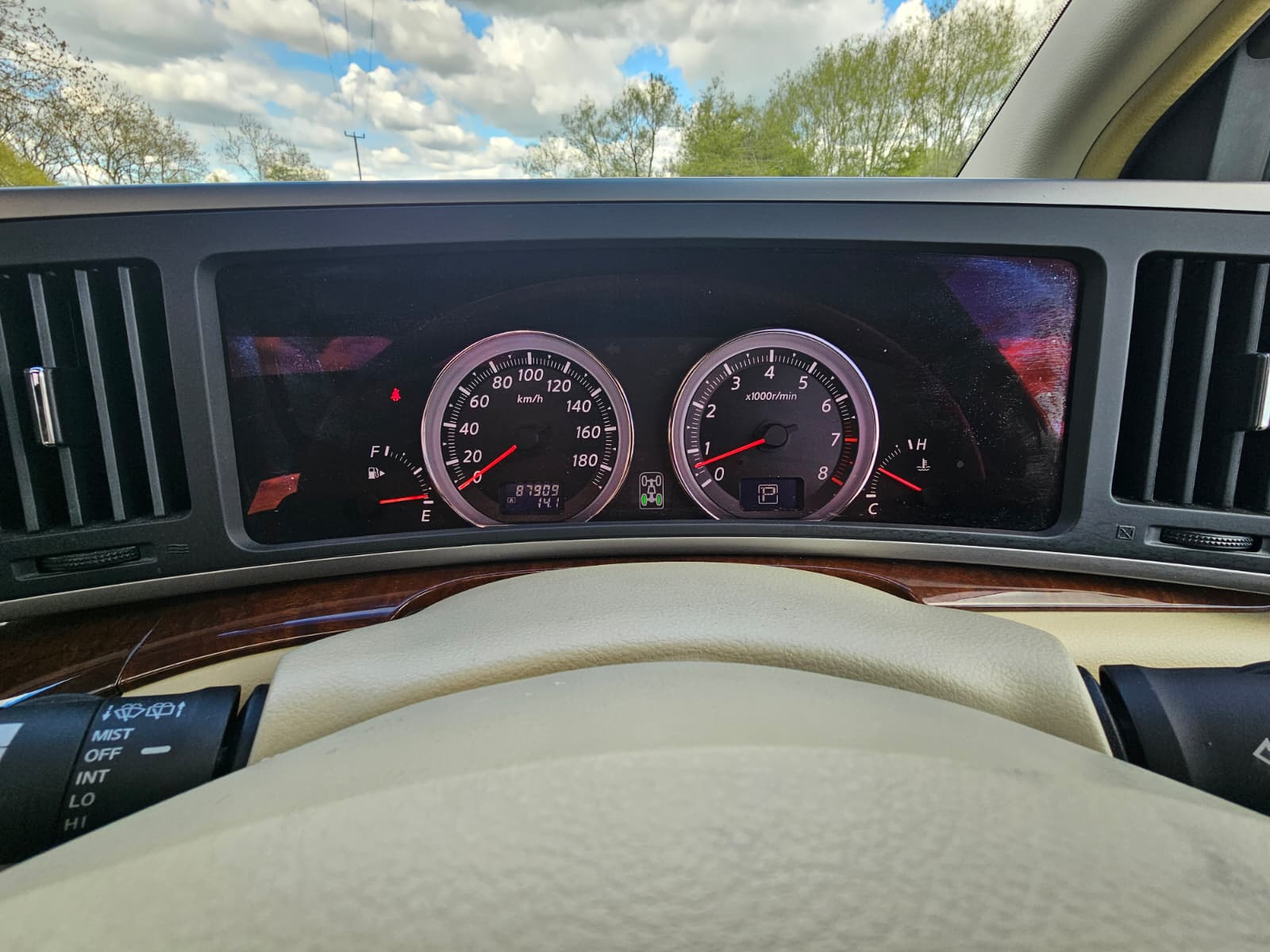 Nissan Elgrand XL 3.5 V6 Automatic 7 Seater MPV Double Sunroof