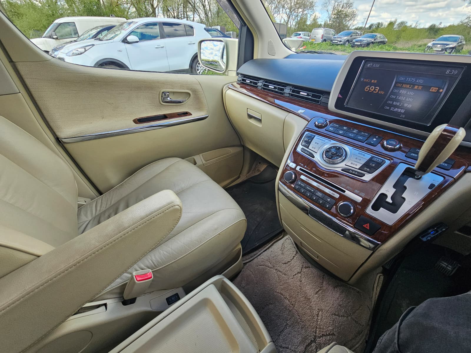 Nissan Elgrand XL 3.5 V6 Automatic 7 Seater MPV Double Sunroof