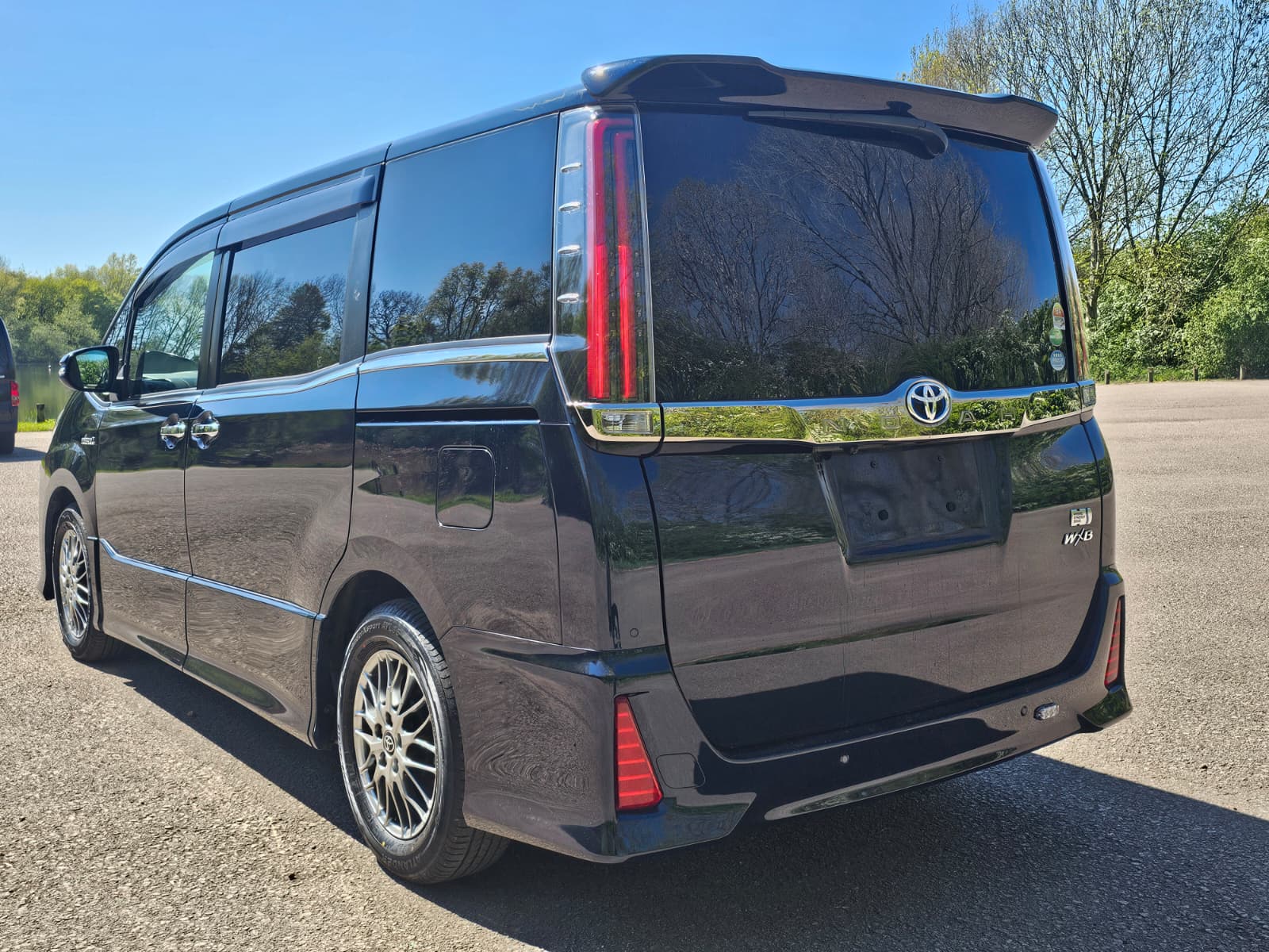 TOYOTA NOAH 1.8h Auto Euro 6 7 Seater Hybrid MPV Cruise Control Ulez Compliant