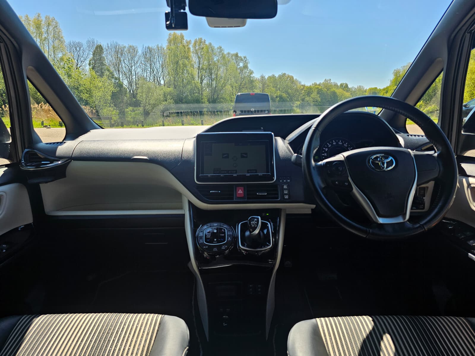 TOYOTA NOAH 1.8h Auto Euro 6 7 Seater Hybrid MPV Cruise Control Ulez Compliant