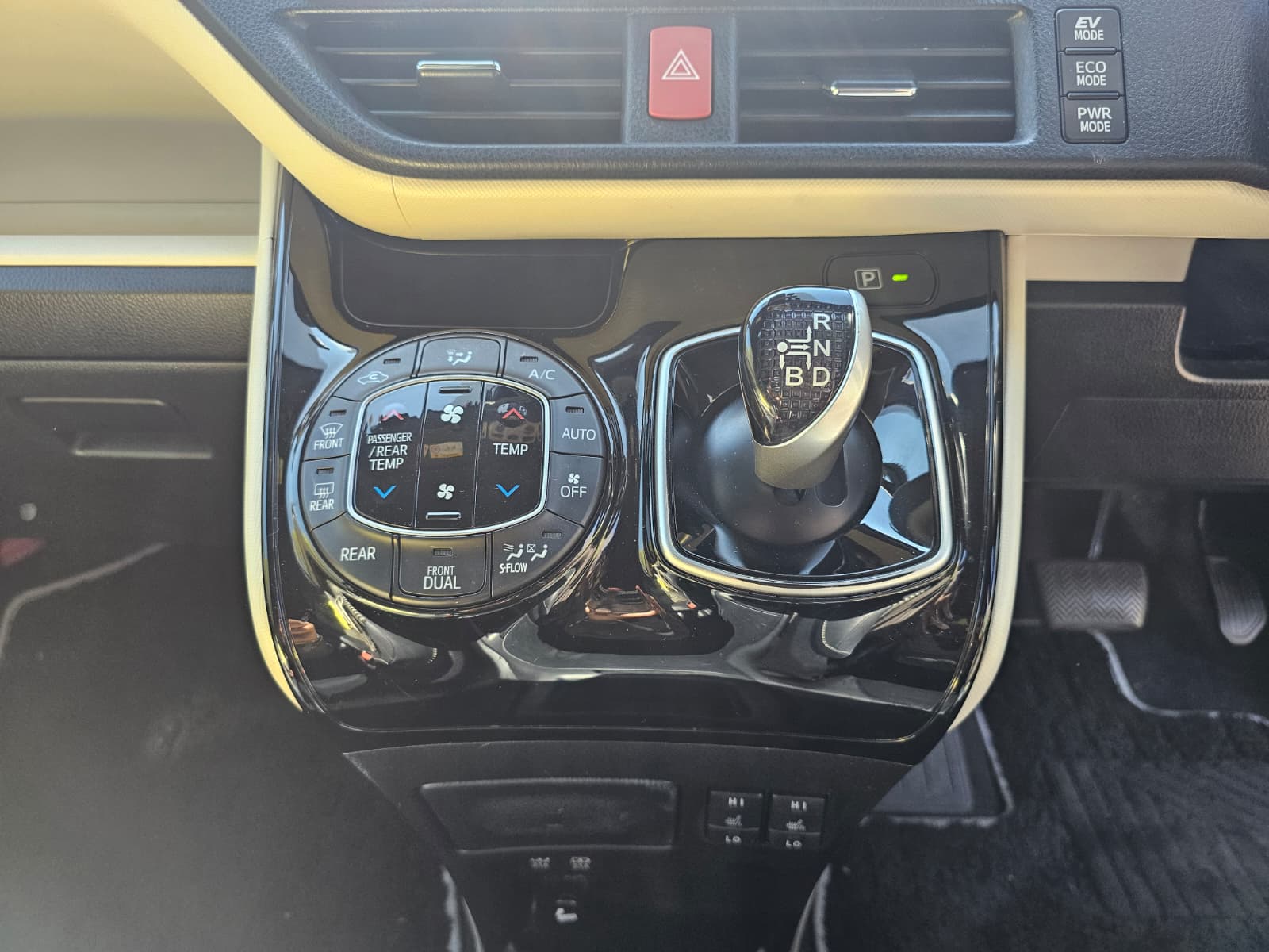 TOYOTA NOAH 1.8h Auto Euro 6 7 Seater Hybrid MPV Cruise Control Ulez Compliant