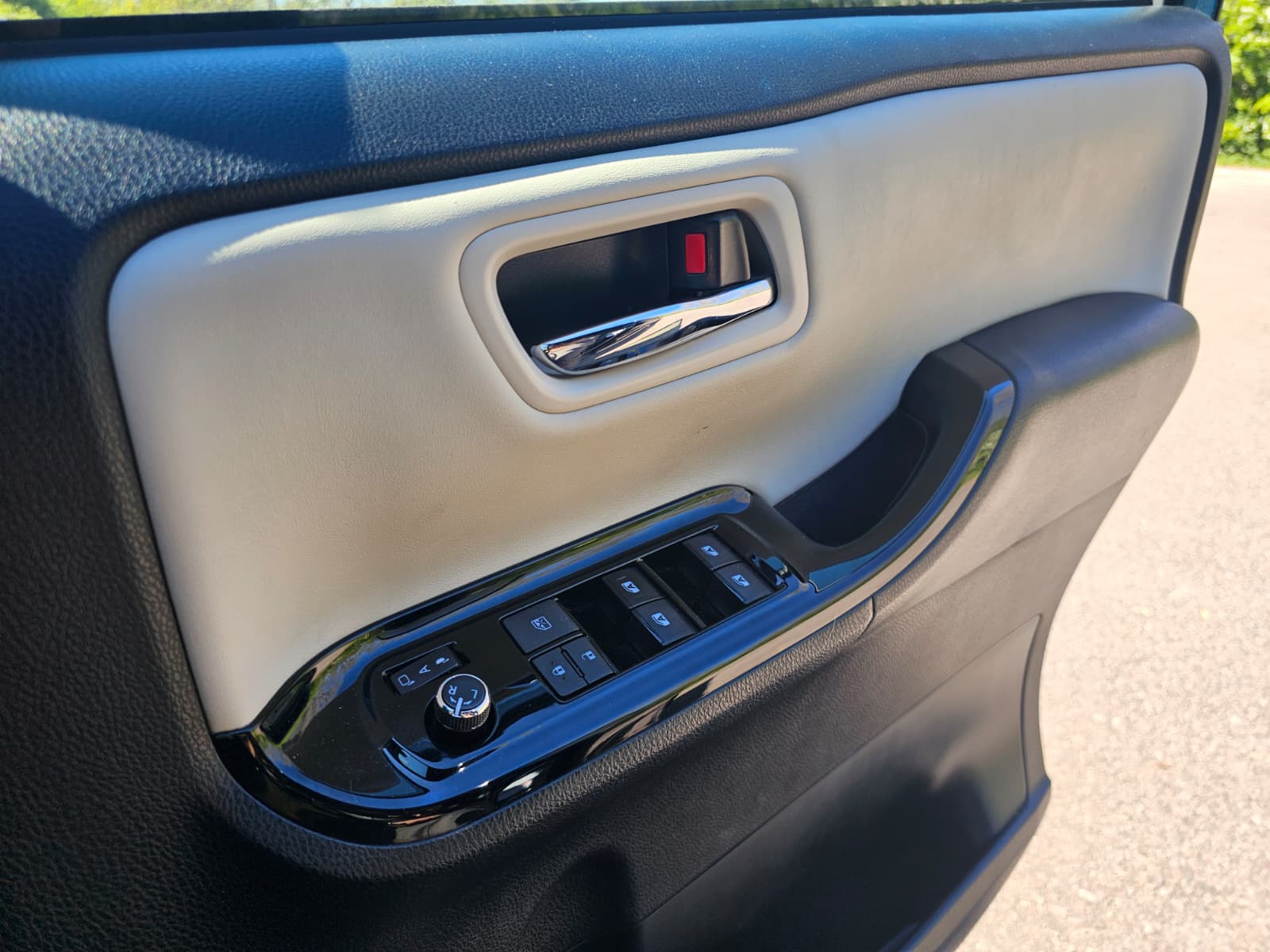 TOYOTA NOAH 1.8h Auto Euro 6 7 Seater Hybrid MPV Cruise Control Ulez Compliant